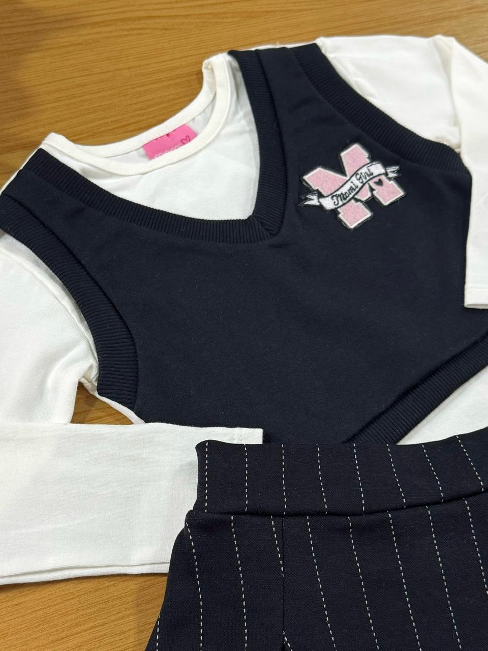 Conjunto Infantil Momi Inverno Short Saia Preto Pontilhado e Blusa Colete Fake