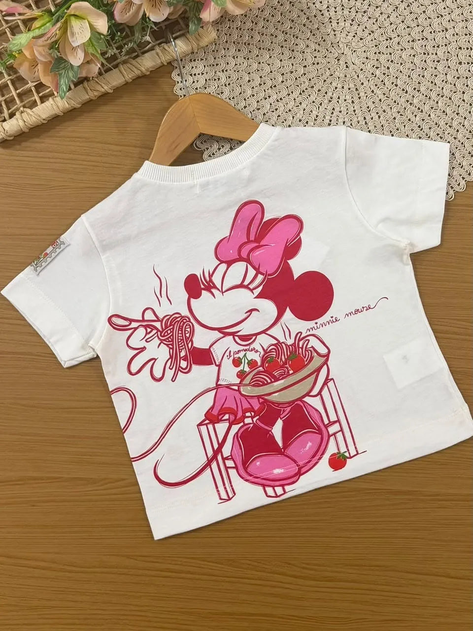 Blusa Infantil Menina Animê Branca Mickey e Minnie Tomates Disney
