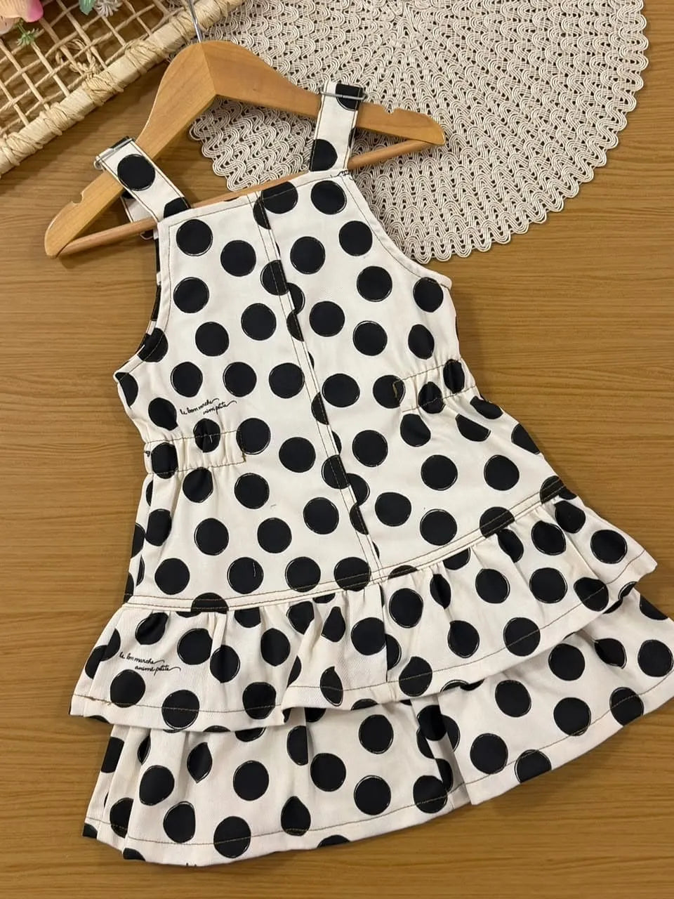 Salopete Infantil Menina Animê Bege Poá