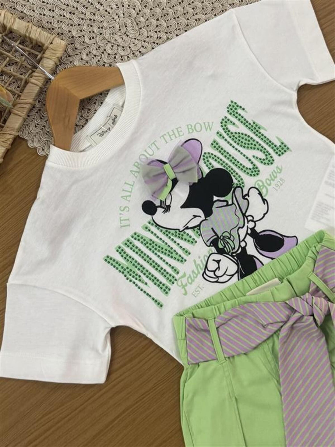 Conjunto Infantil Animê Verão, Shorts Saia Verde e Blusa Branca com Laço Minnie Disney
