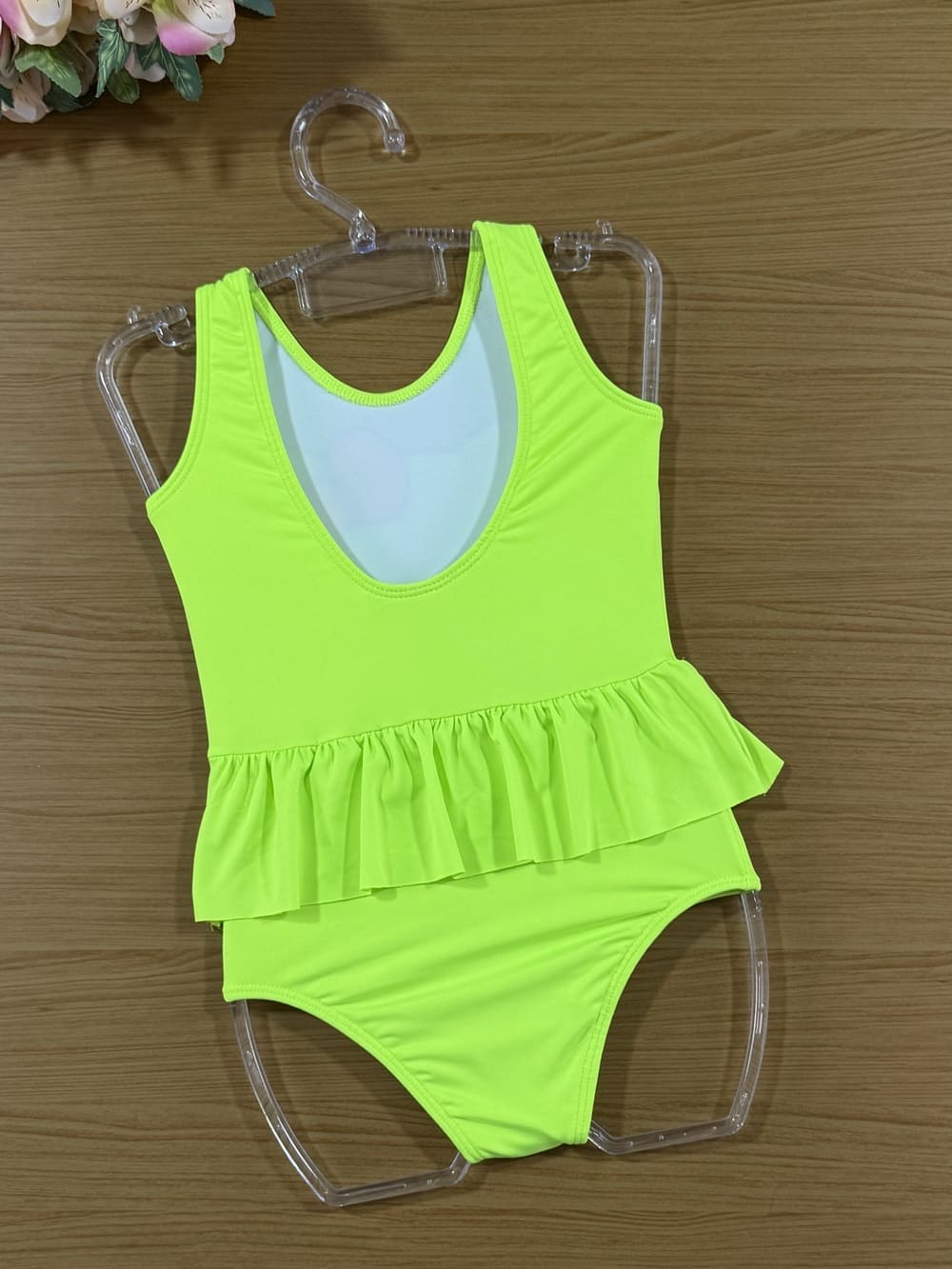 Maiô Infantil Momi Verão Amarelo Neon com Babado Hello Kitty