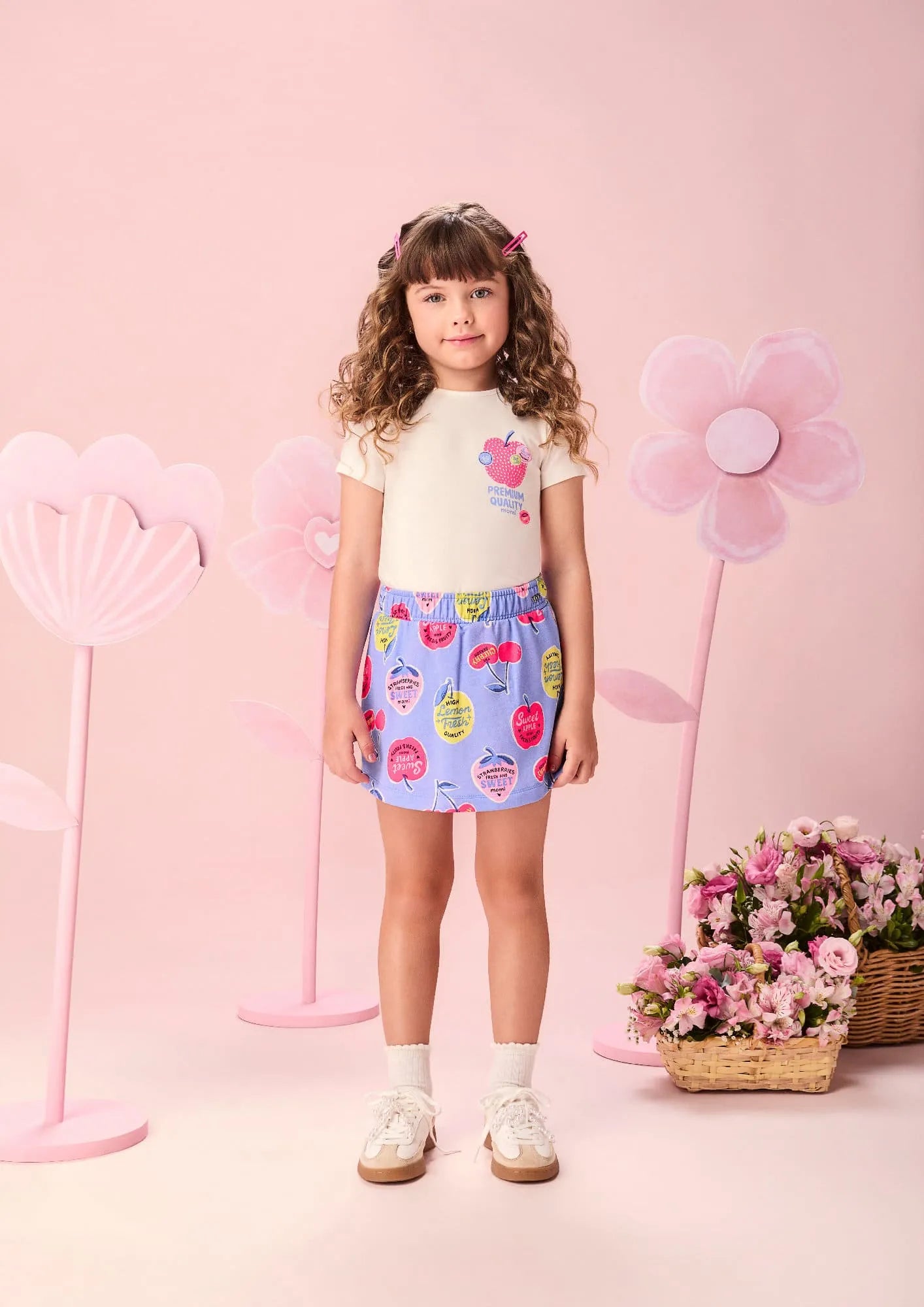 Conjunto Infantil Menina Momi com Shorts Saia Azul Maçã e Blusa Branca