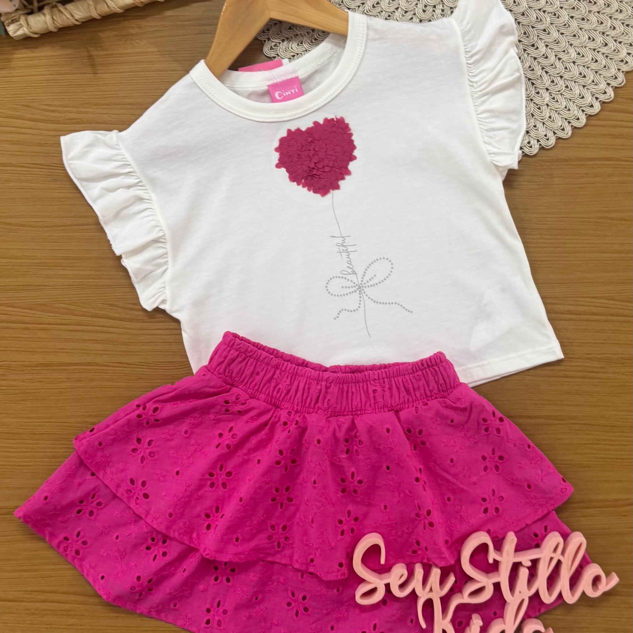 Conjunto Infantil Cinti Verão com Saia Rosa e Blusa Branca Coração Bordado
