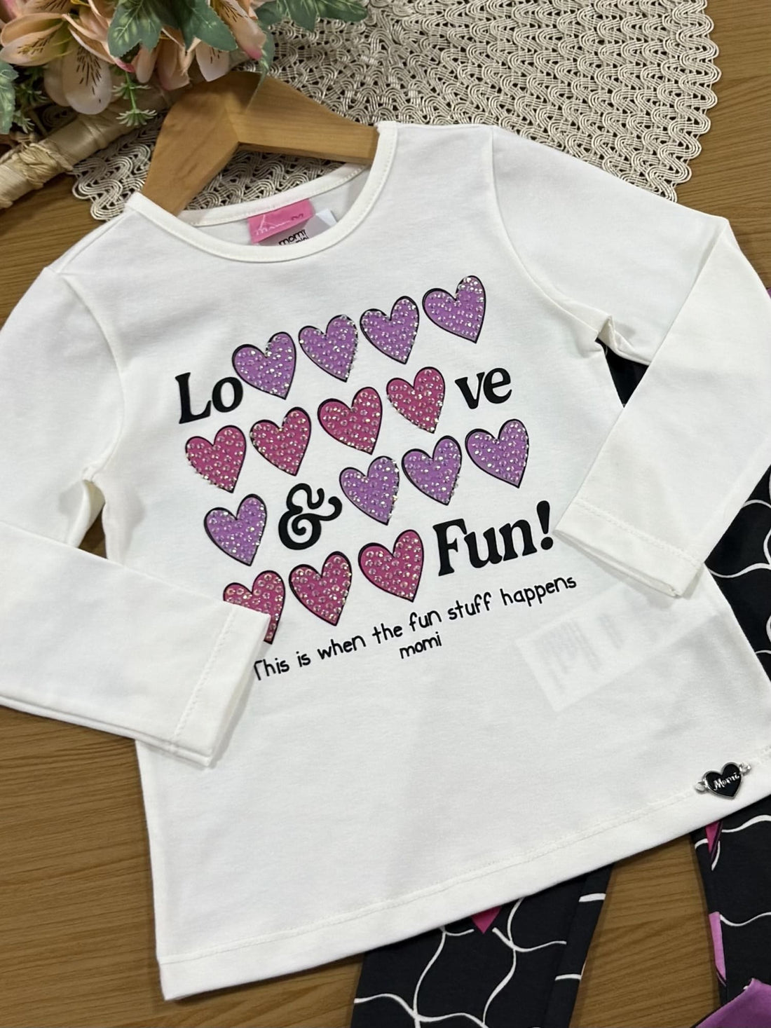 Conjunto Infantil Momi Inverno com Calça Preta e Blusa Branca Corações com Strass