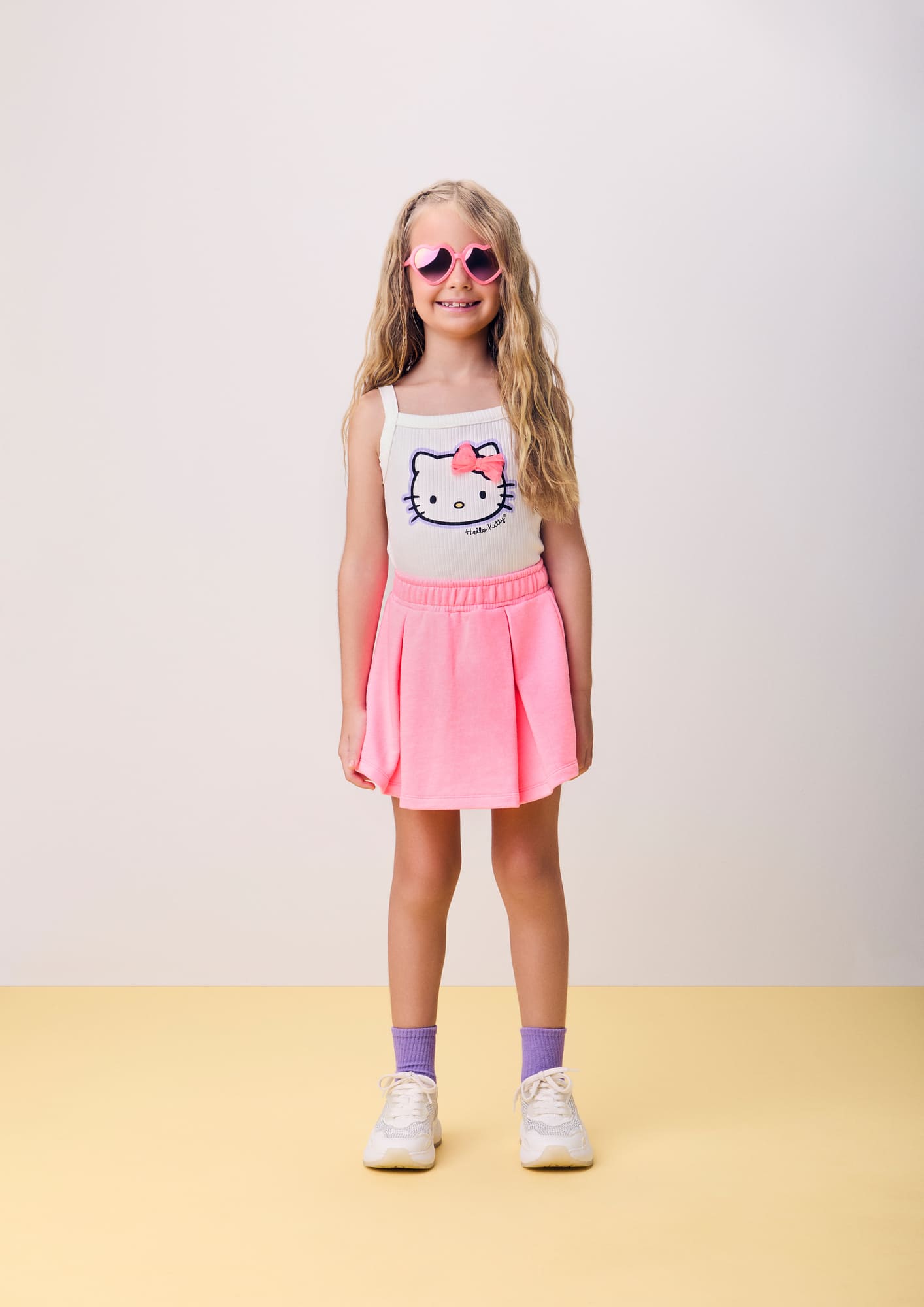 Conjunto Infantil Momi Verão com Shorts Saia Rosa e Regata Branca Hello Kitty Lacinho