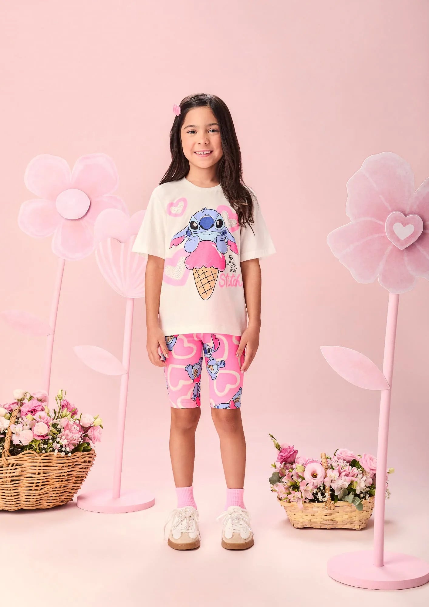 Conjunto Infantil Menina Momi Com Shorts Ciclista Rosa e Blusa Branca Stitch Sorvetinho Disney