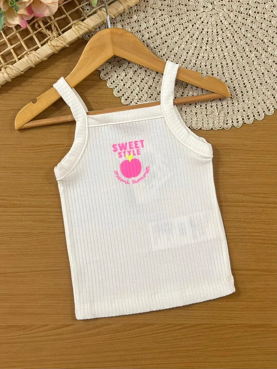 Conjunto Infantil Menina Momi com Shorts Saia e Blusa Branca Maçãzinha