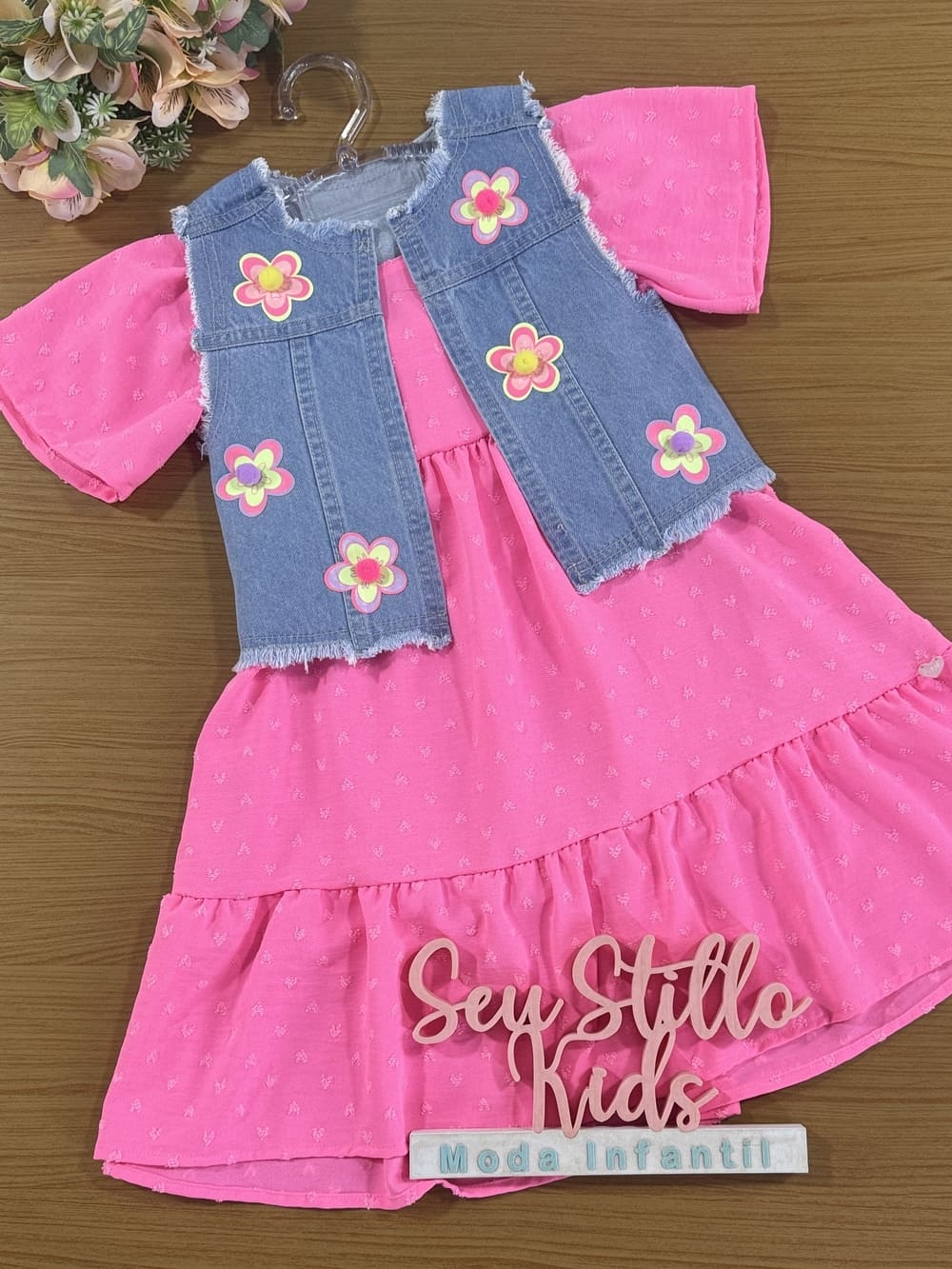 Vestido Infantil Kukie Verão Rosa Com Colete Jeans Flor