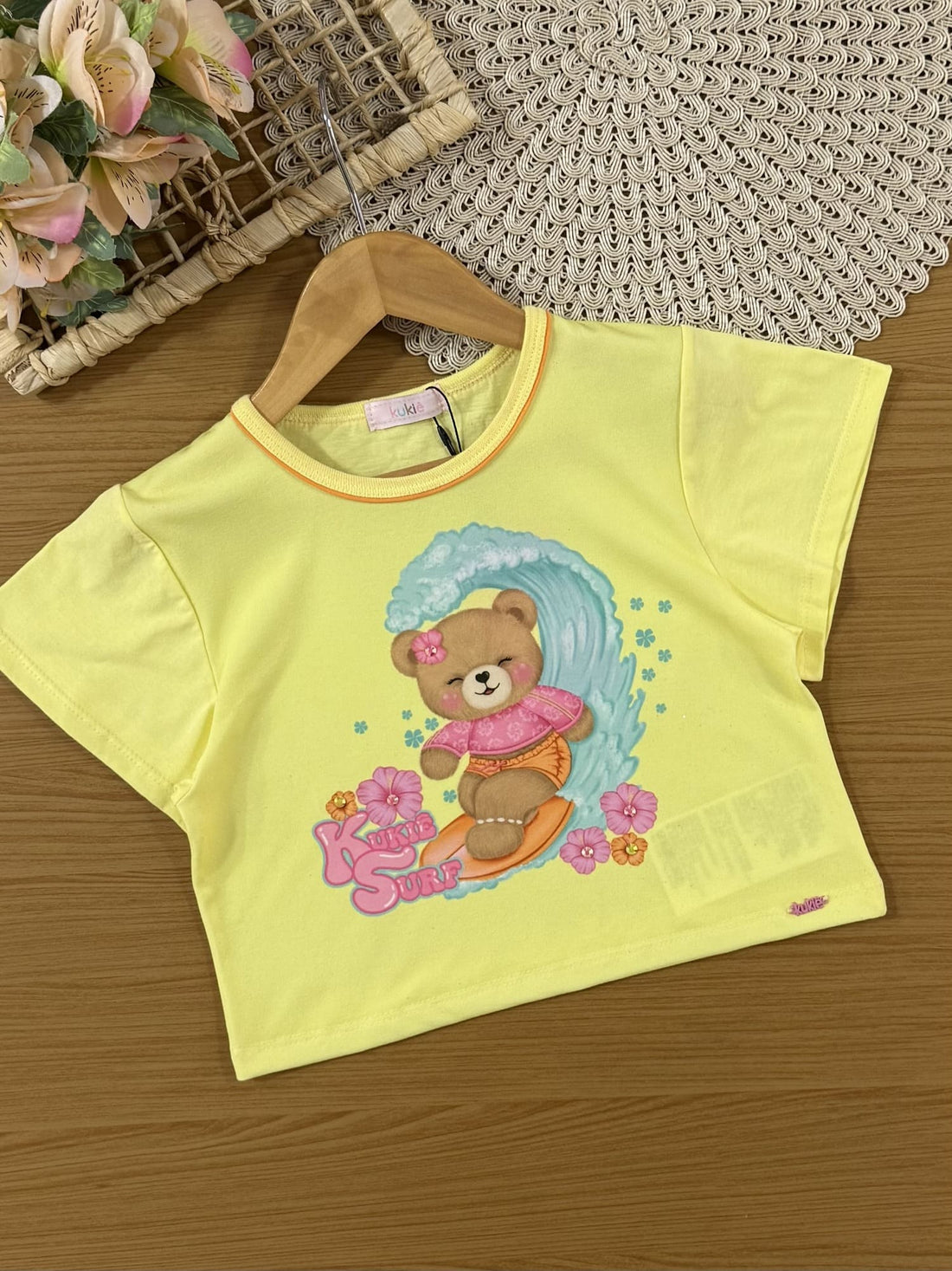 Conjunto Infantil Kukiê Verão com Shorts Laranja e Blusa Amarela Ursinha Surfista