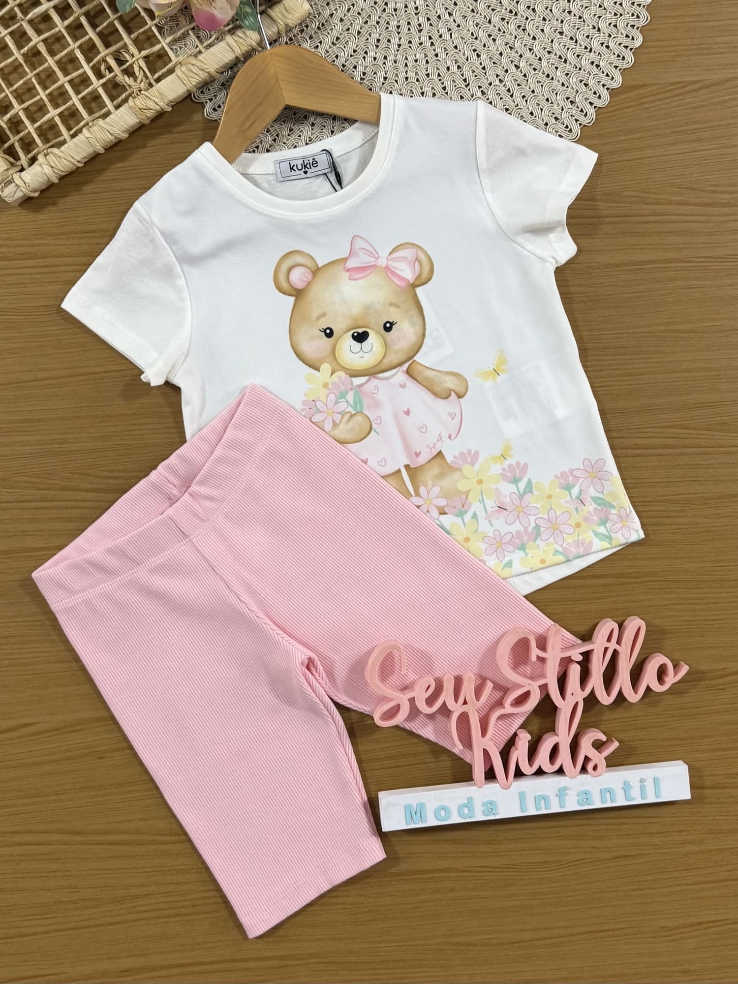 Conjunto Infantil Kukiê com Shorts Rosa Ciclista e Blusa Manga Curta Ursinha Floral