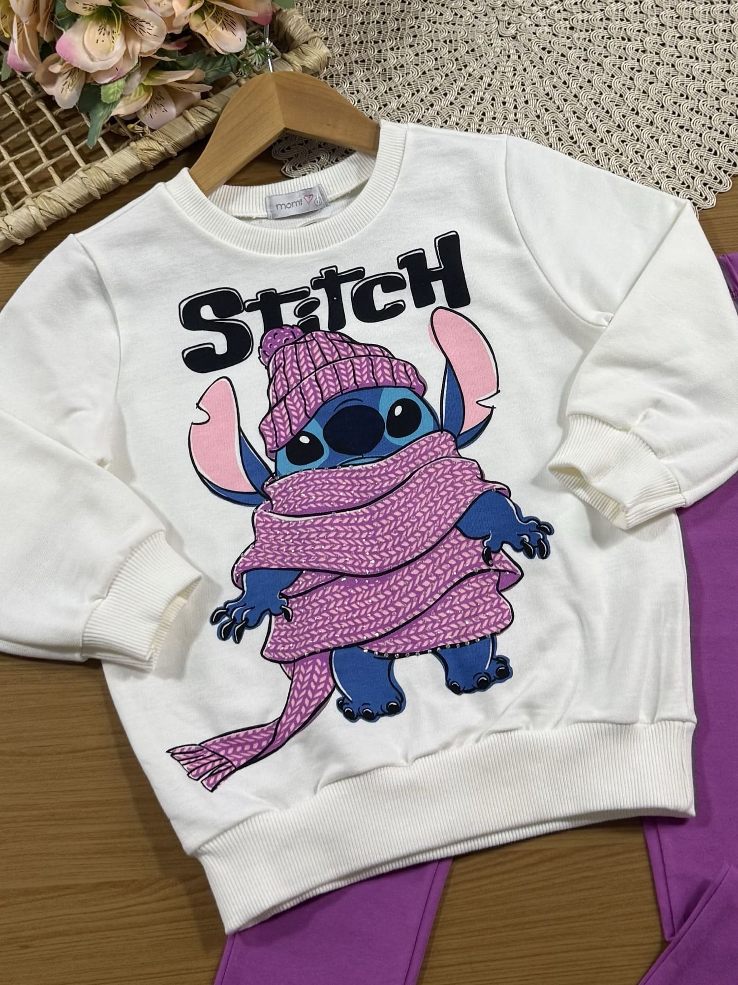 Conjunto Infantil Momi Inverno com Calça Roxa e Moletom sem Flanela Branco Stitch Disney
