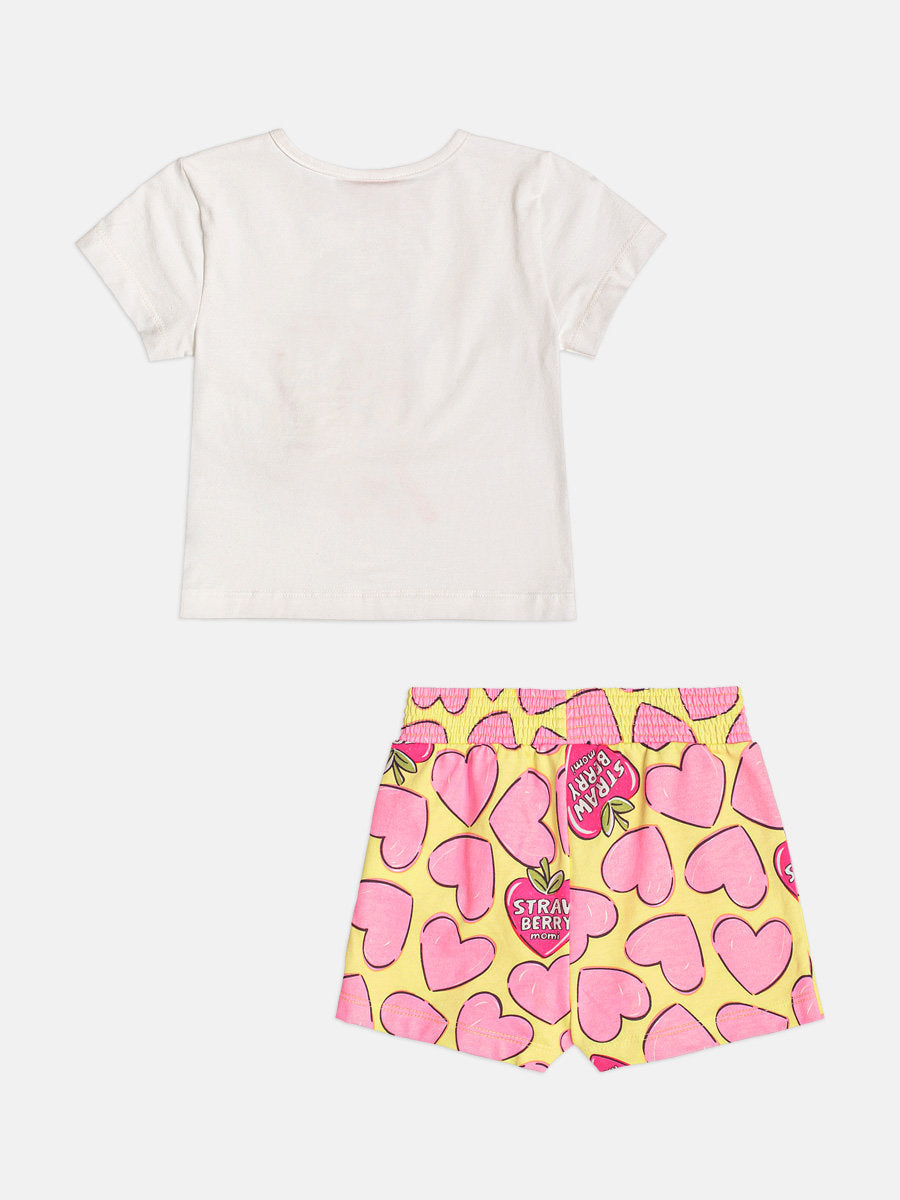 Conjunto Infantil Menina Momi com Shorts Amarelo Coração e Blusa Branca Bolsinha 3D