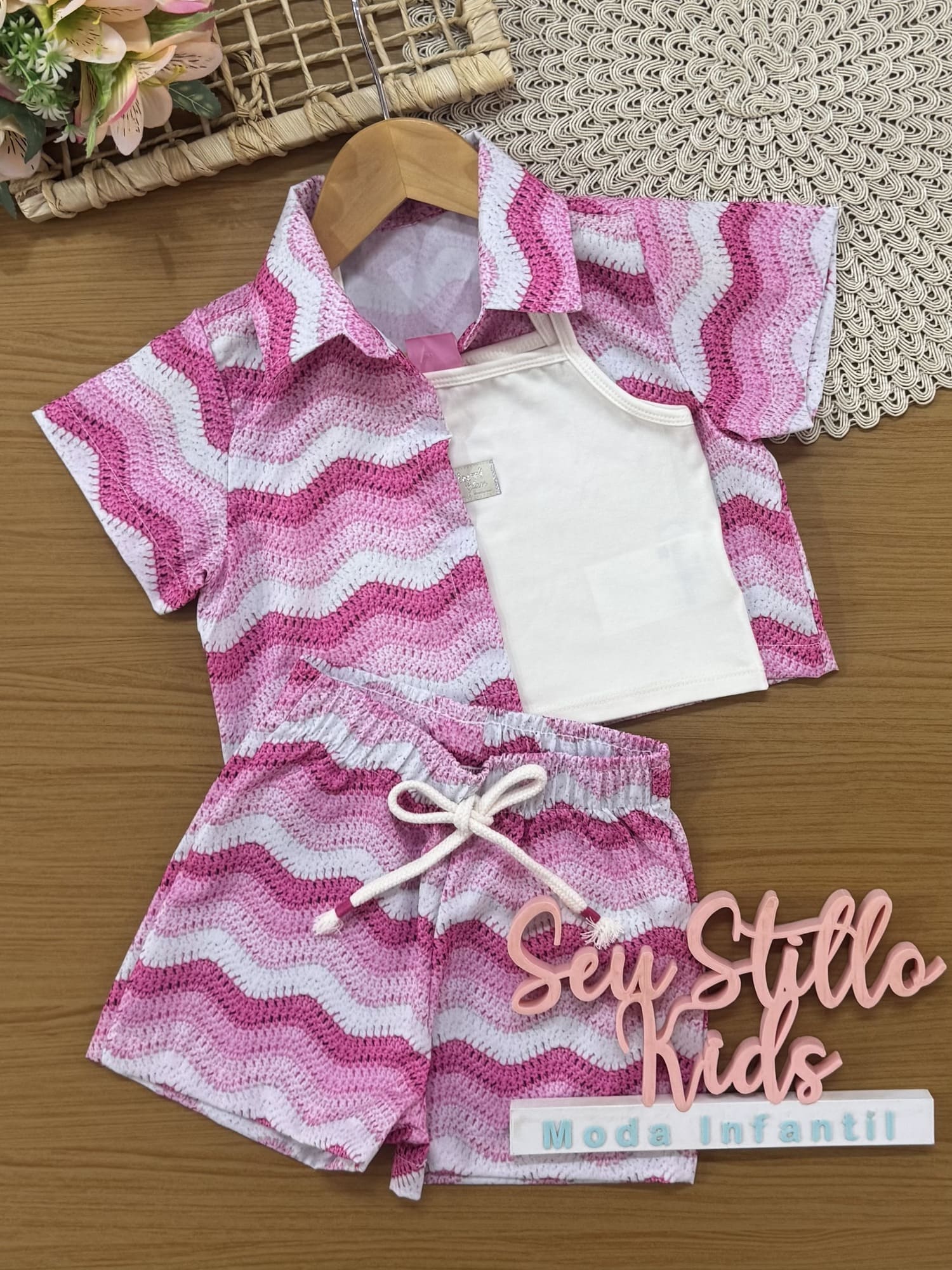 Conjunto Infantil Cinti Verão, Shorts Saia e Sobreposição Tricô 3D e Cropped Branca