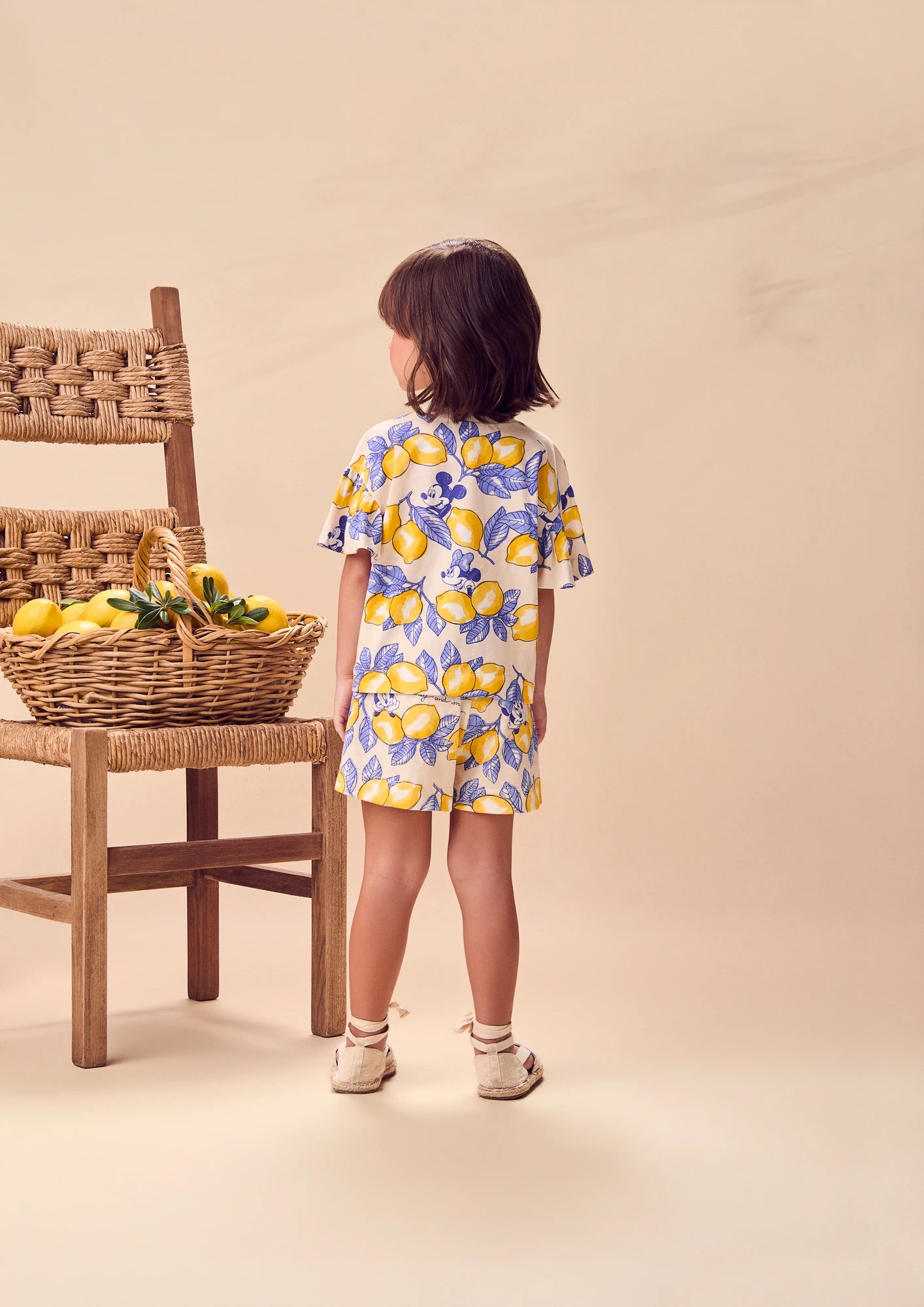 Conjunto Infantil Menina Animê com Shorts e Blusa Bege Mennie Limãozinho
