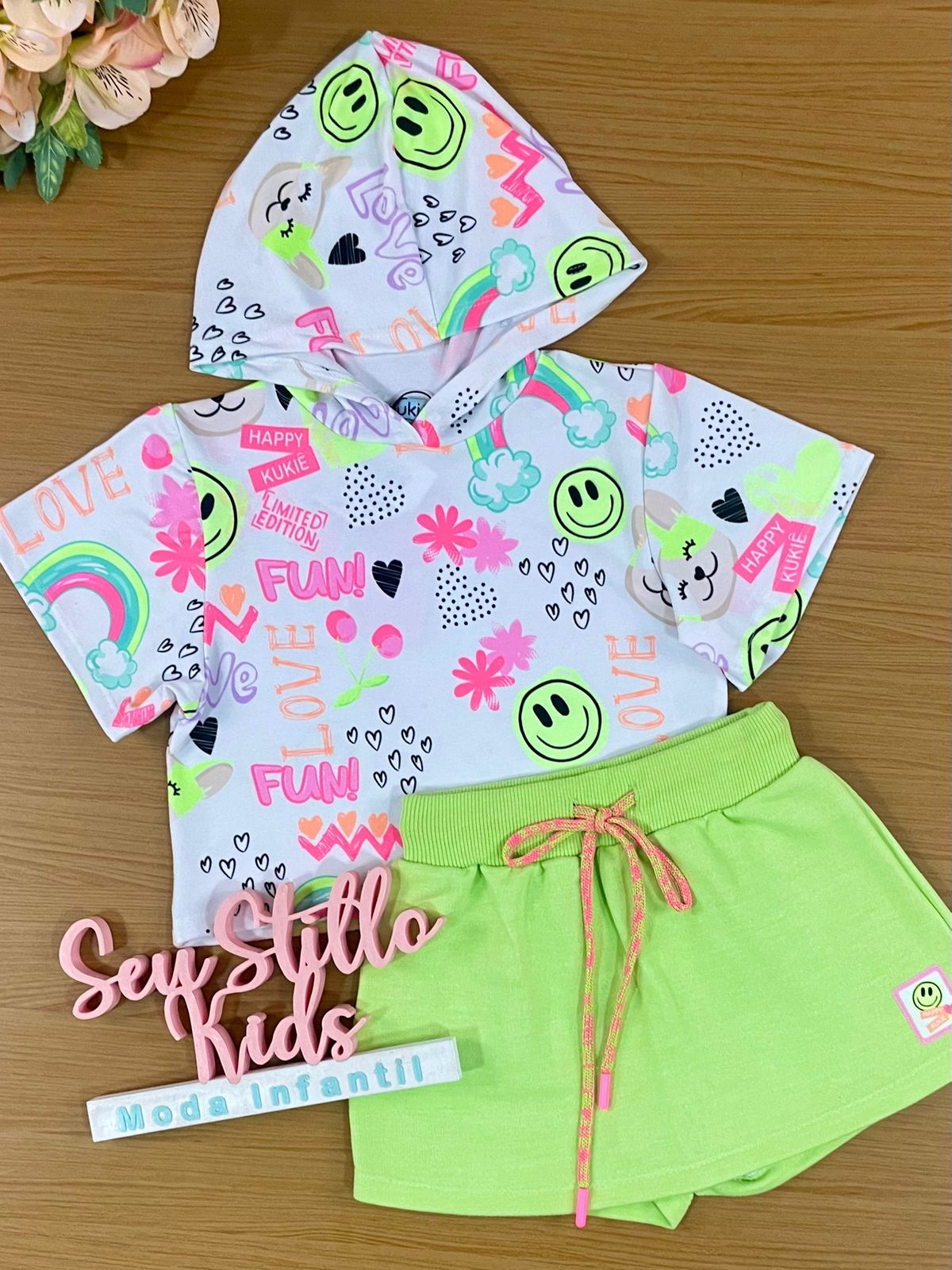 Conjunto Infantil Kukie Verão Com Shorts Saia e Blusa Emoji