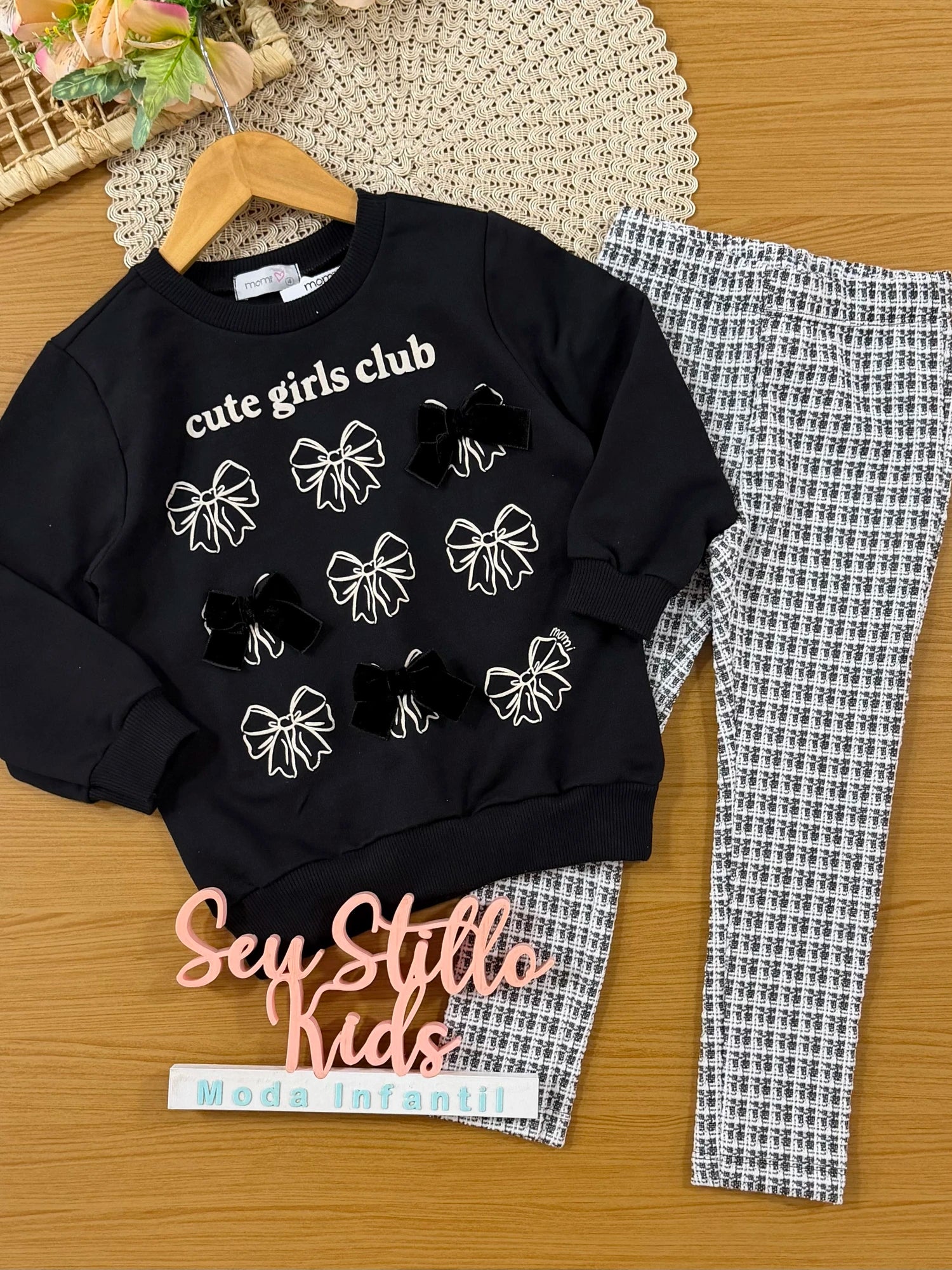 Conjunto Infantil Momi Inverno com Calça Legging e Moletom sem Flanela Preto Cute Girls Club