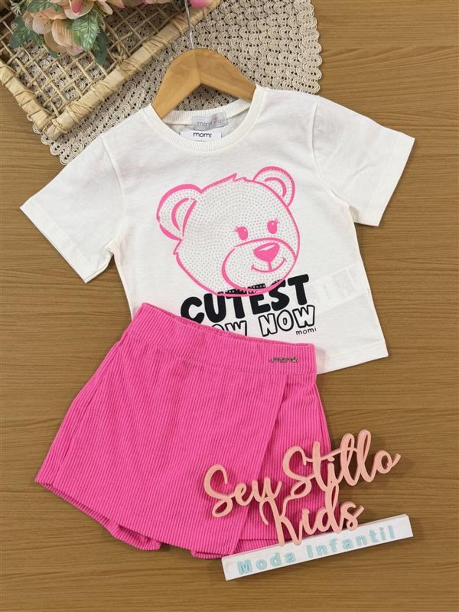 Conjunto Infantil Momi Inverno, Shorts Saia Rosa e Blusa Manga Curta Ursinha com Strass