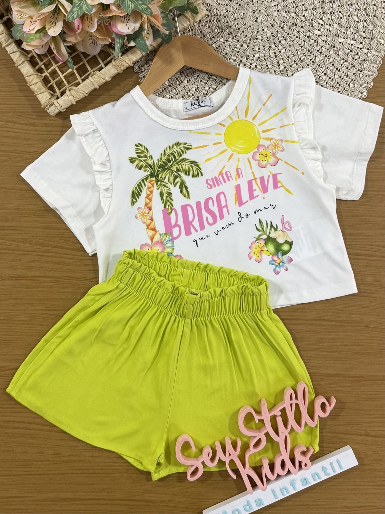Conjunto Infantil Kukiê com Shorts Verde e Blusa Manga Curta Praia