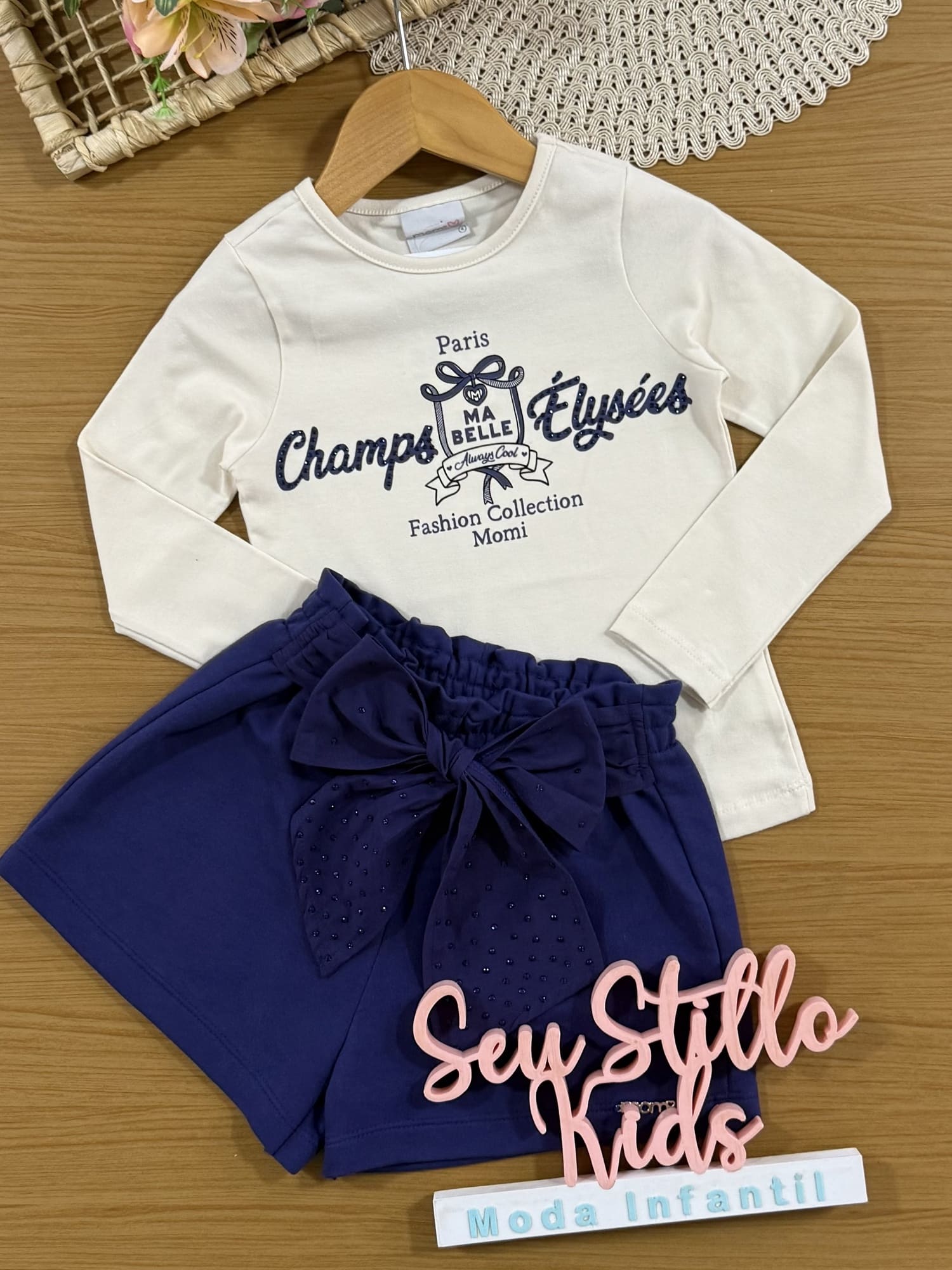 Conjunto Infantil Momi Inverno com Shorts Azul e Blusa Manga Longa Bege Paris