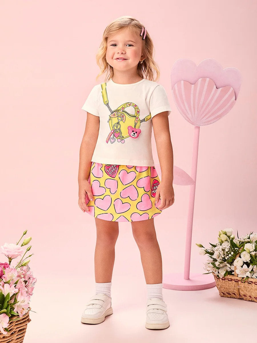 Conjunto Infantil Menina Momi com Shorts Amarelo Coração e Blusa Branca Bolsinha 3D