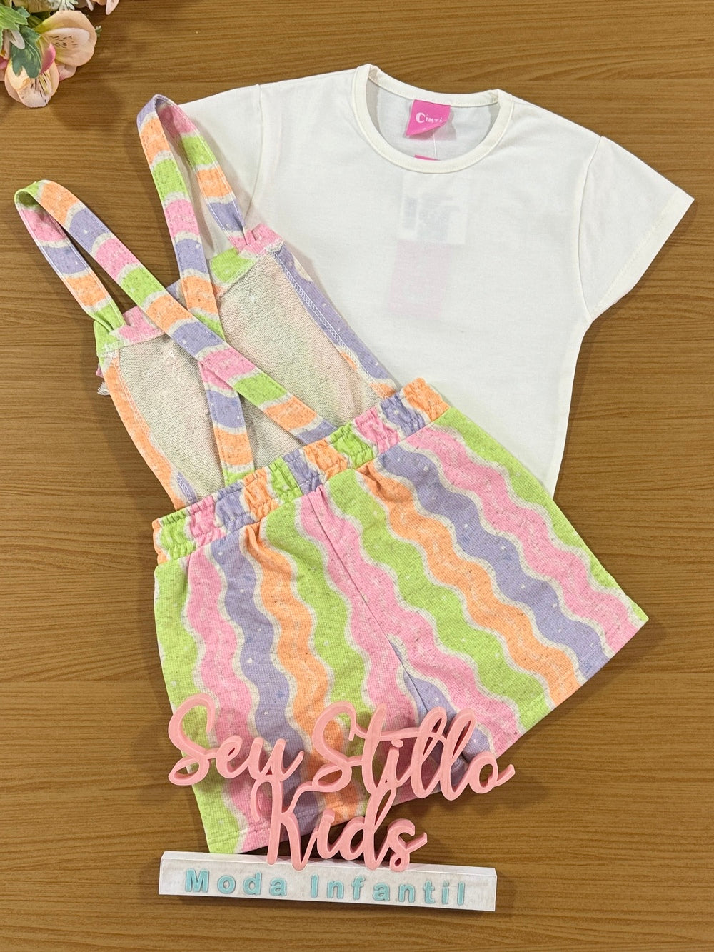 Jardineira Infantil Cinti Verão Colorida e Blusa Off White