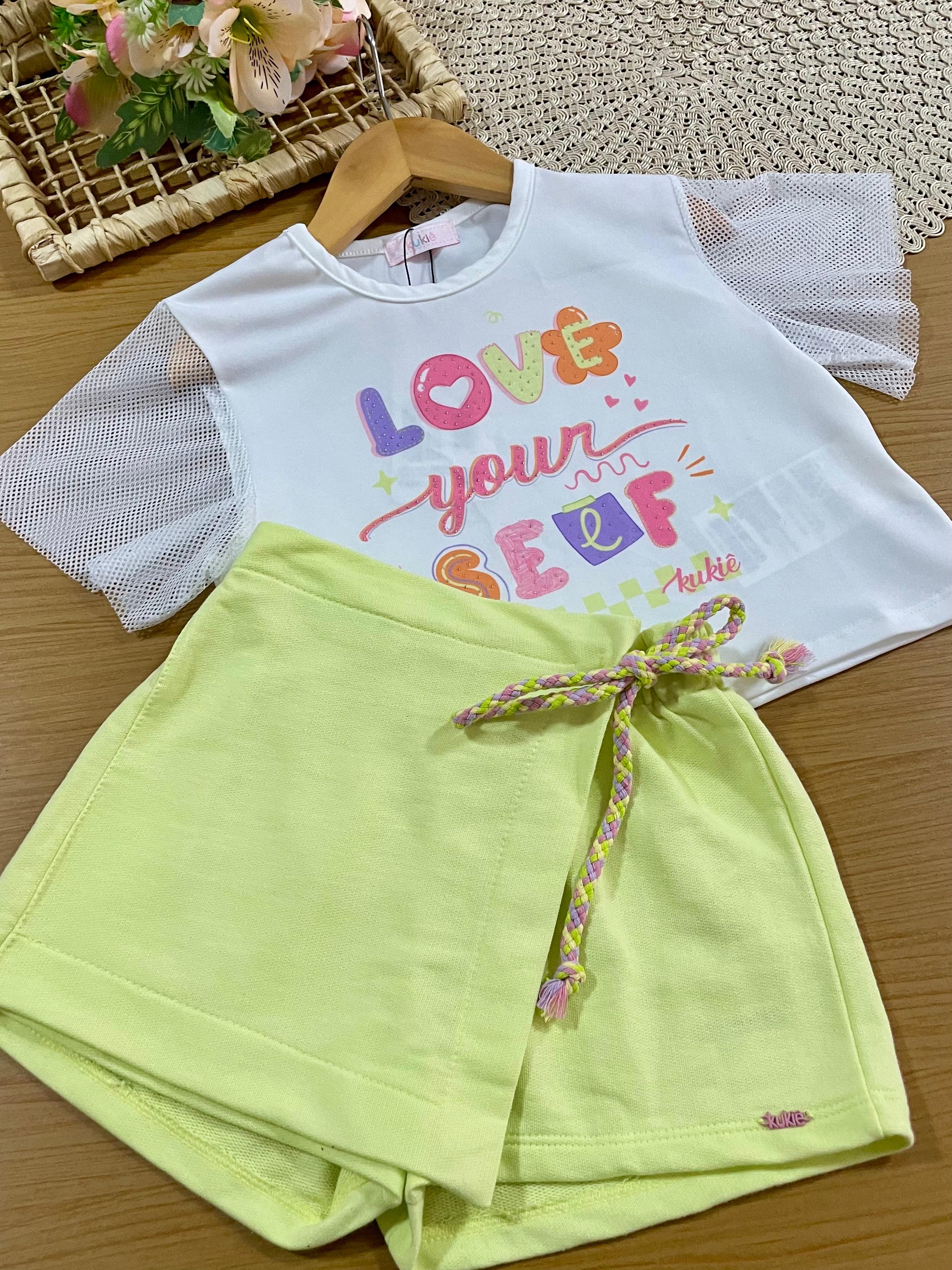 Conjunto Infantil Menina Kukiê com Shorts Saia Verde e Blusa Branca Love Yourself