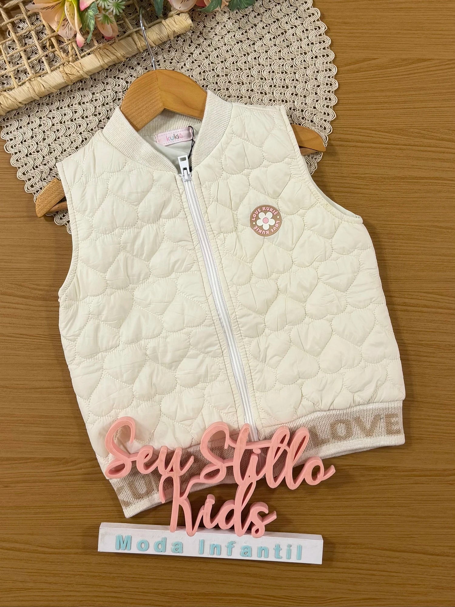 Colete Infantil Kukiê Inverno Puffer Off White Corações