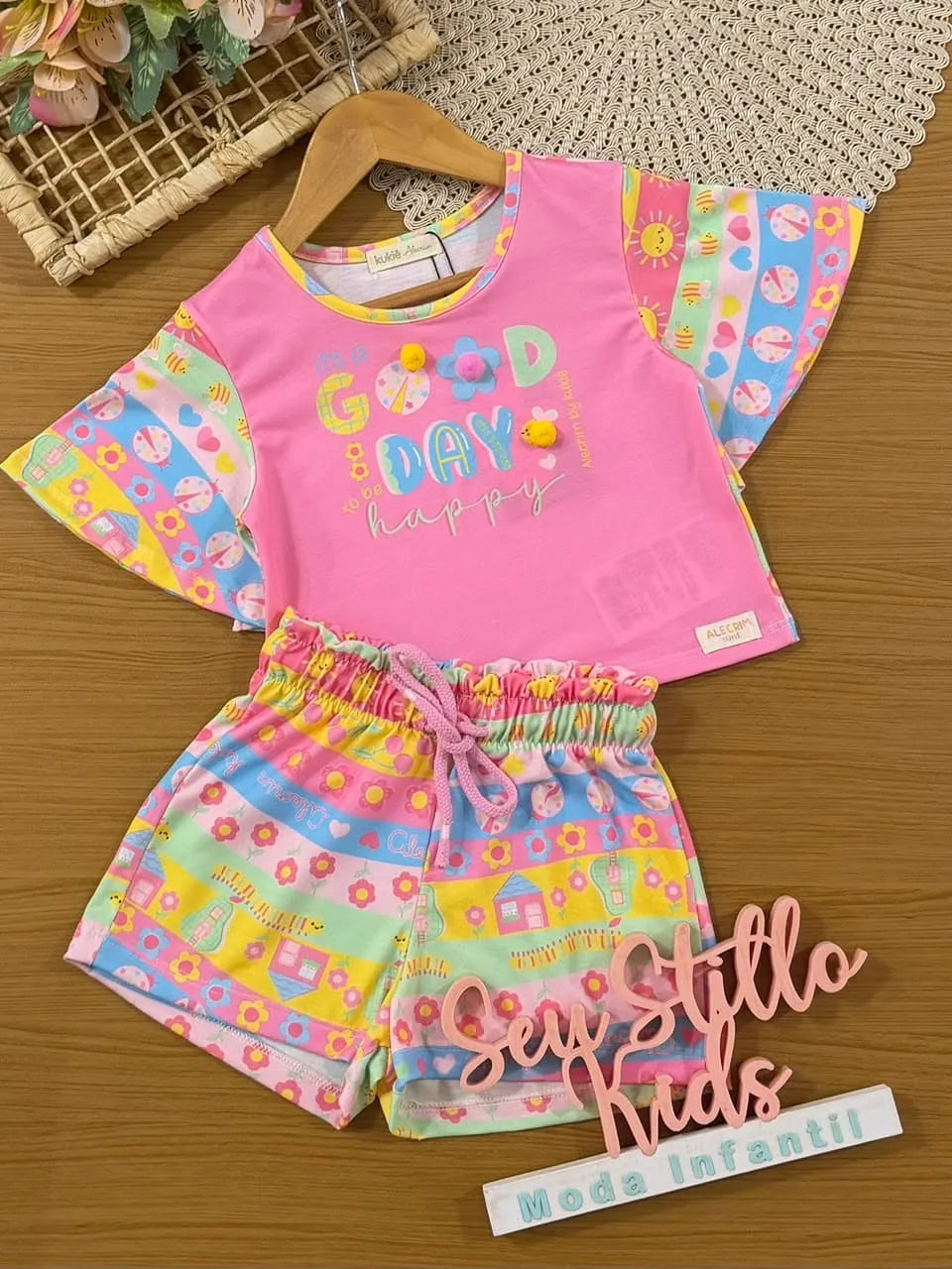 Conjunto Infantil Menina Kukiê com Shorts Colorido e Blusa Rosa Good Day