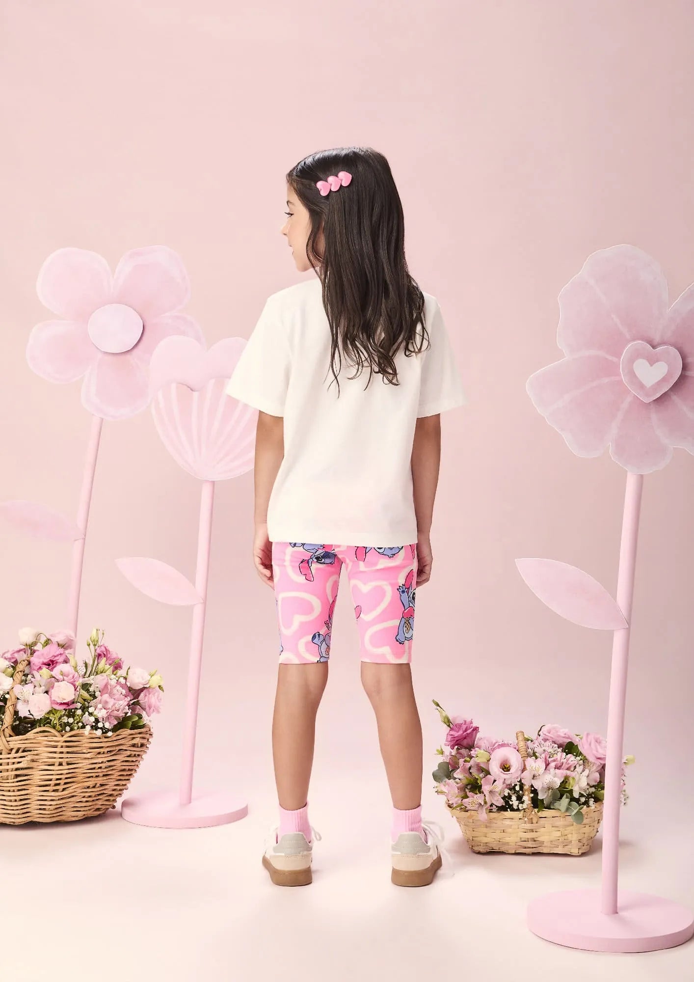Conjunto Infantil Menina Momi Com Shorts Ciclista Rosa e Blusa Branca Stitch Sorvetinho Disney