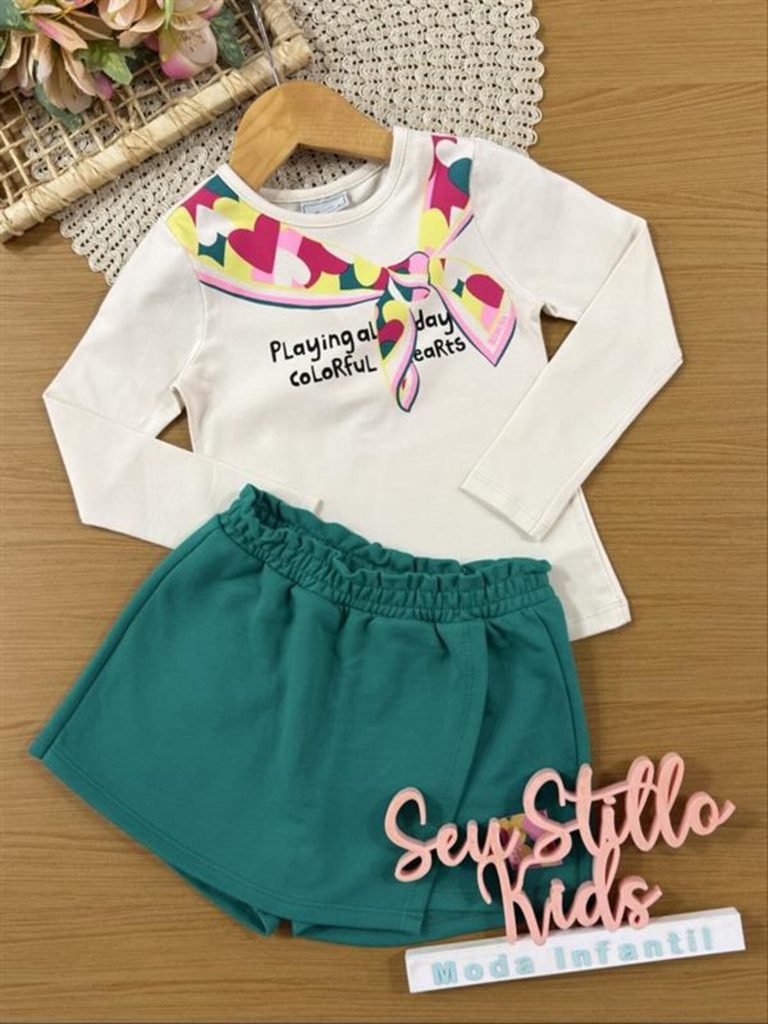 Conjunto Infantil Bimbi Inverno com Shorts Saia Verde e Blusa Manga Longa Lacinho Colorido