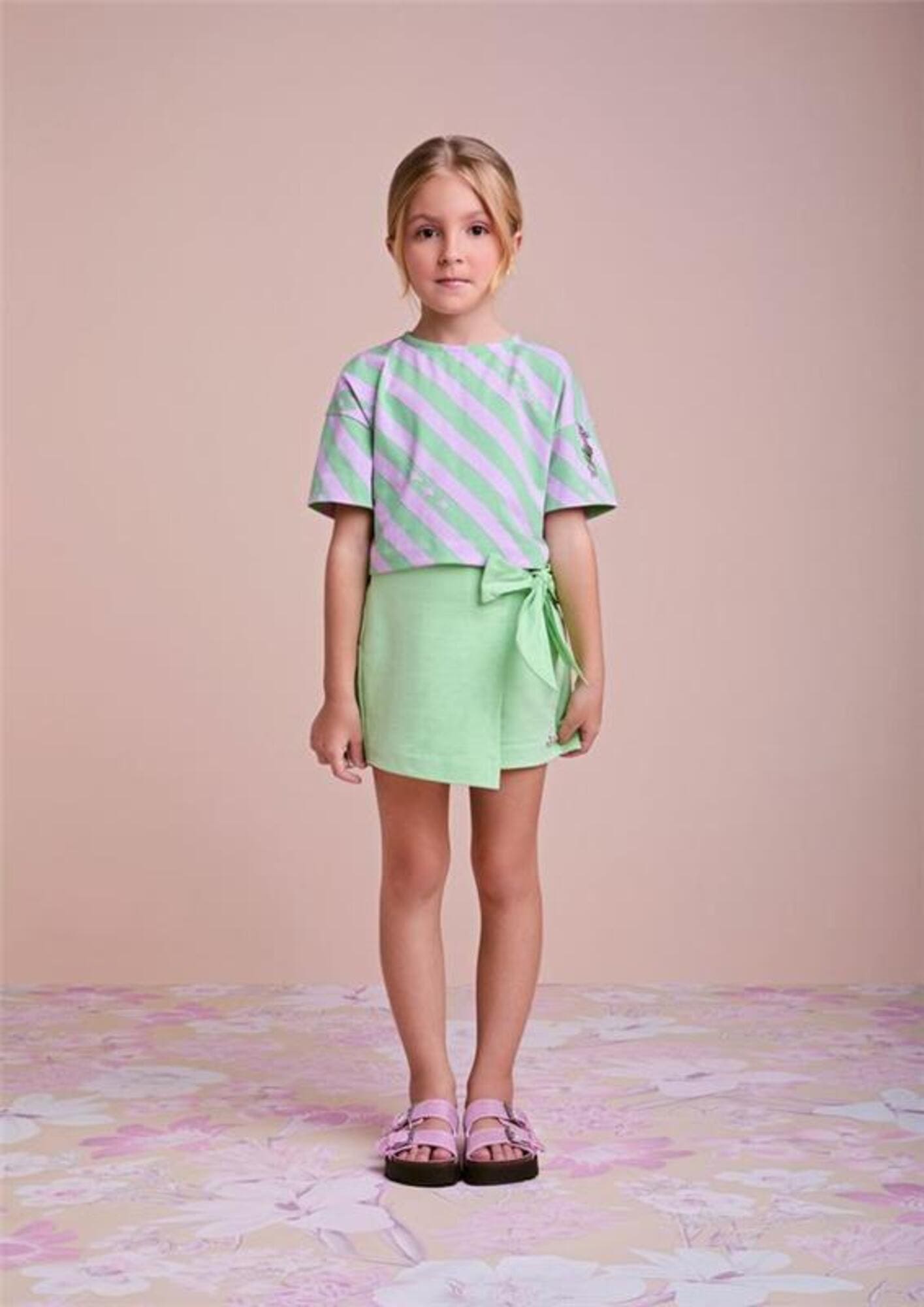 Conjunto Infantil Animê com Shorts Verde e Blusa Listrada