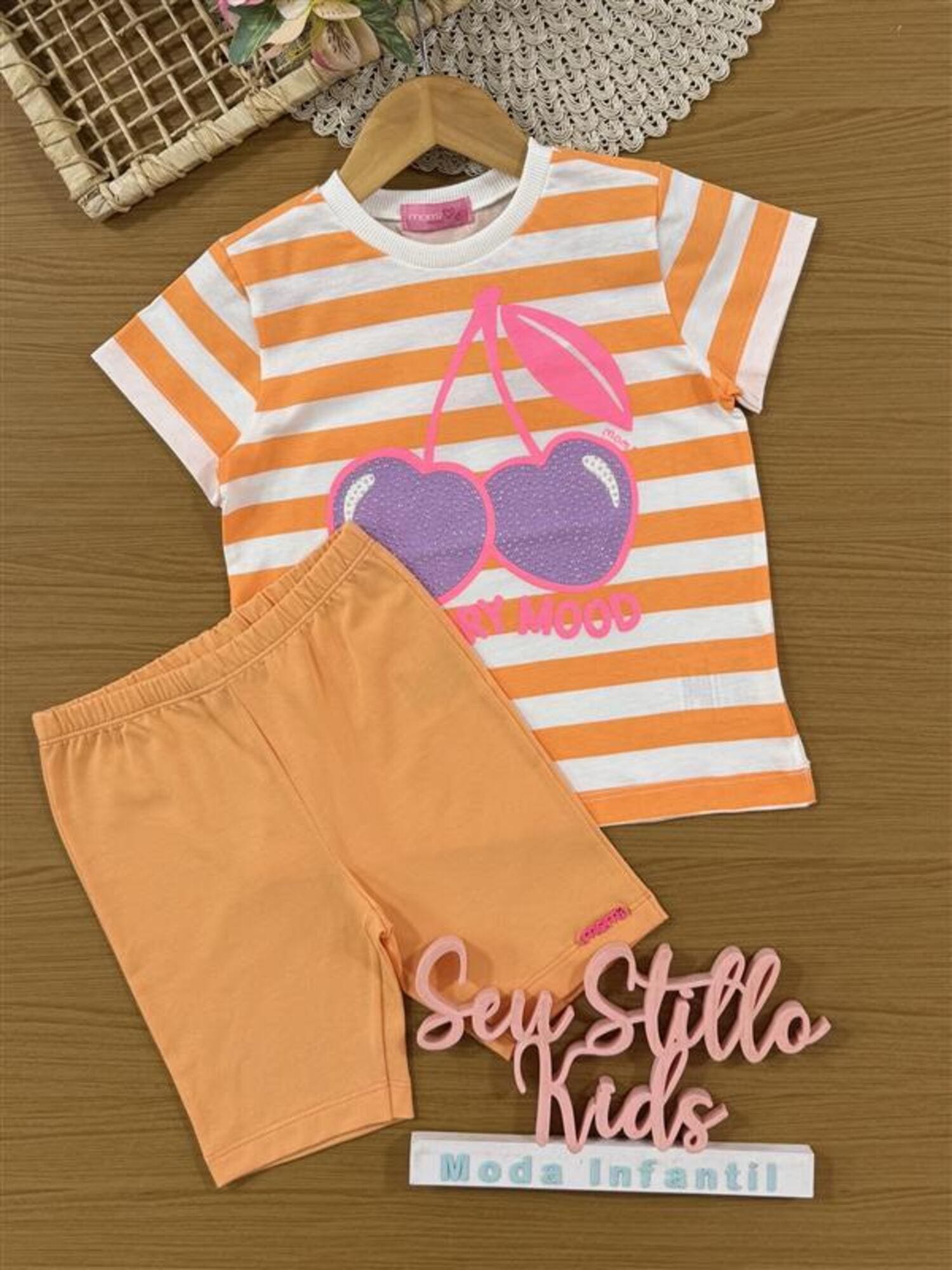 Conjunto Infantil Momi Verão com Shorts Ciclista e Blusa Laranja Listrada Cereja