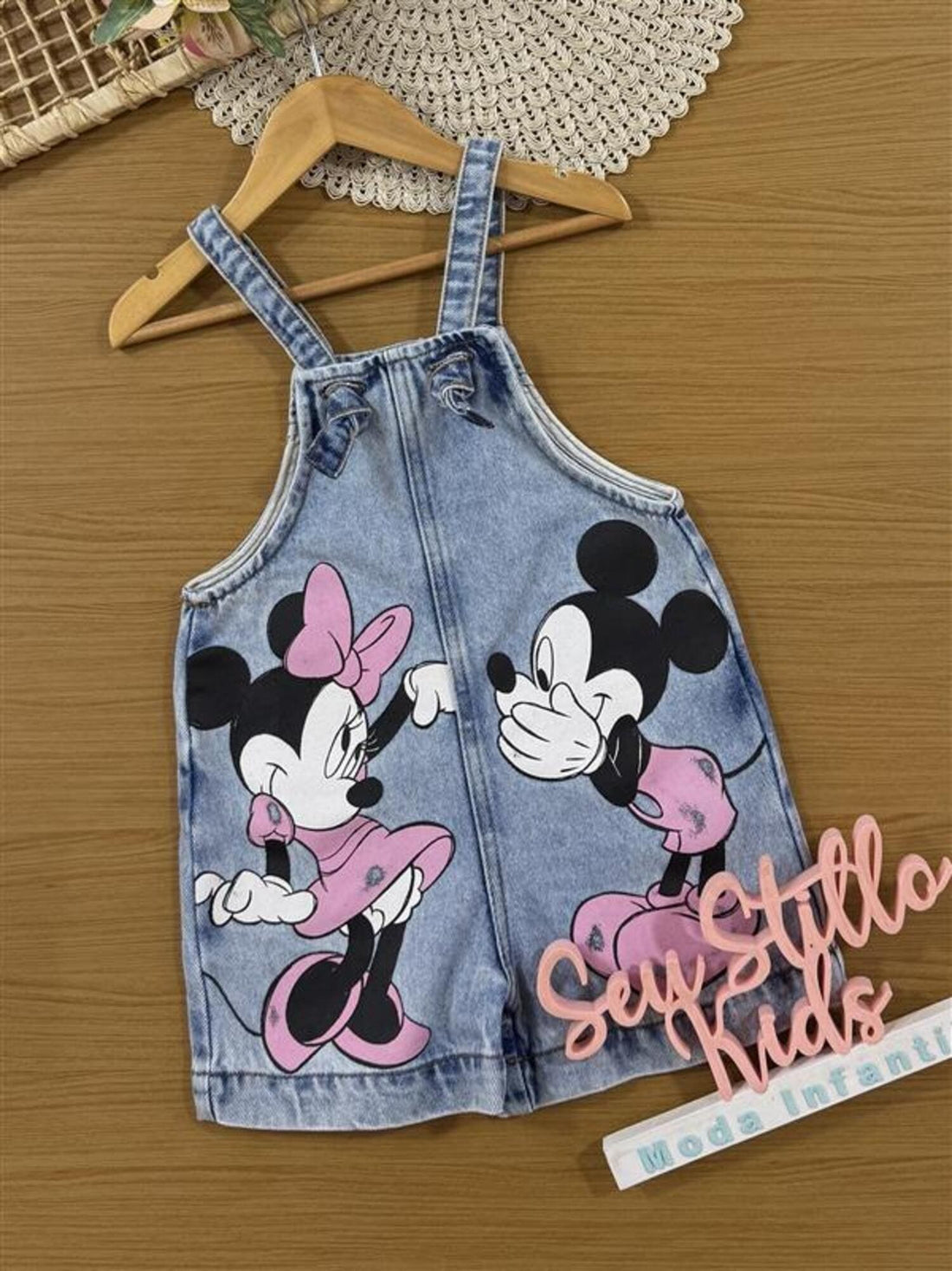 Jardineira Infantil Animê Verão Jeans Minnie e Mickey Disney