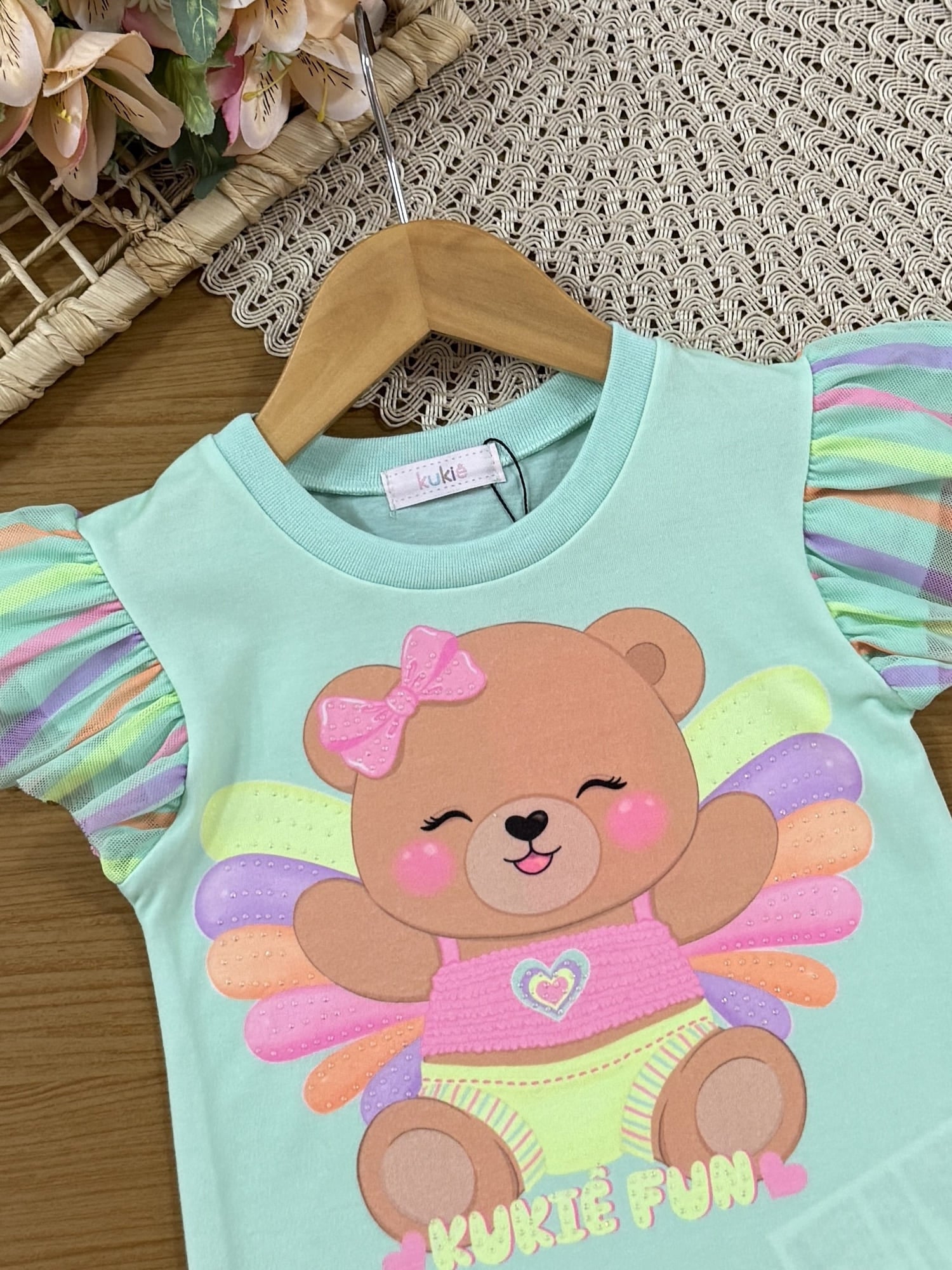 Blusa Infantil Kukiê Verão Verde Ursinha Arco-íris com Strass