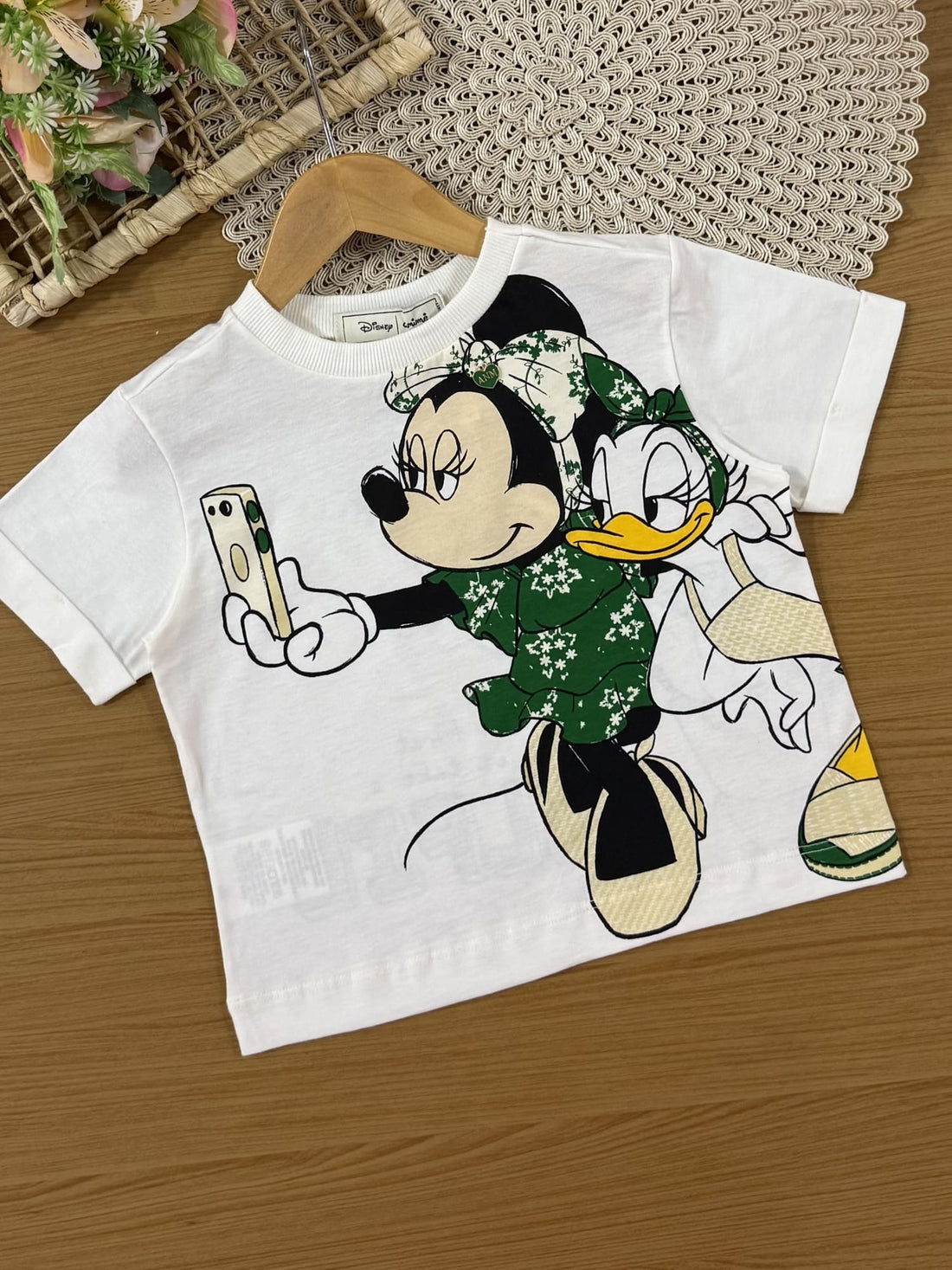 Conjunto Infantil Animê Verão Shorts Verde com Laço e Blusa Branca Minnie e Daisy Disney