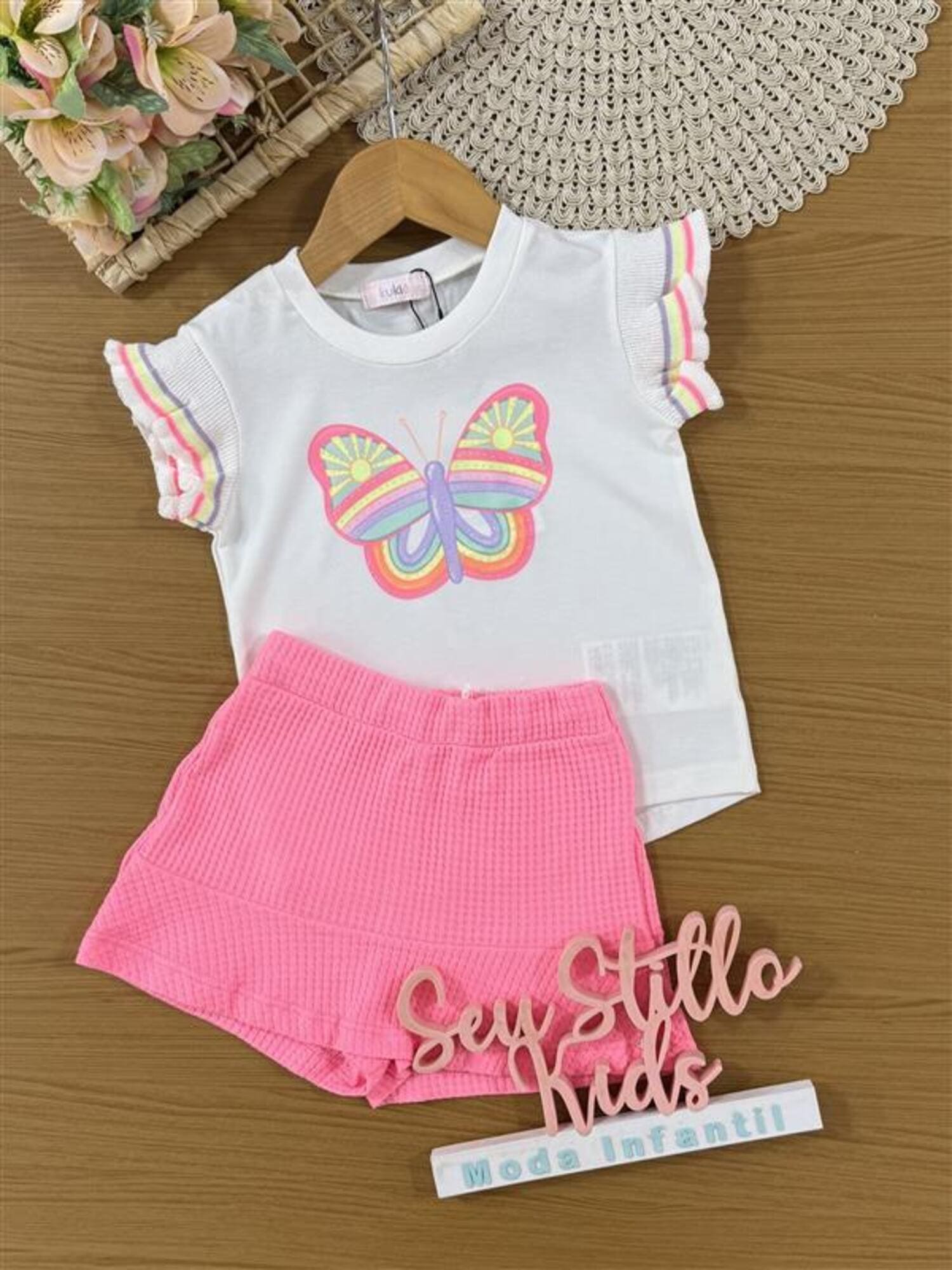 Conjunto Infantil Kukiê Verão com Shorts Saia Rosa e Blusa Branca Borboleta com Strass