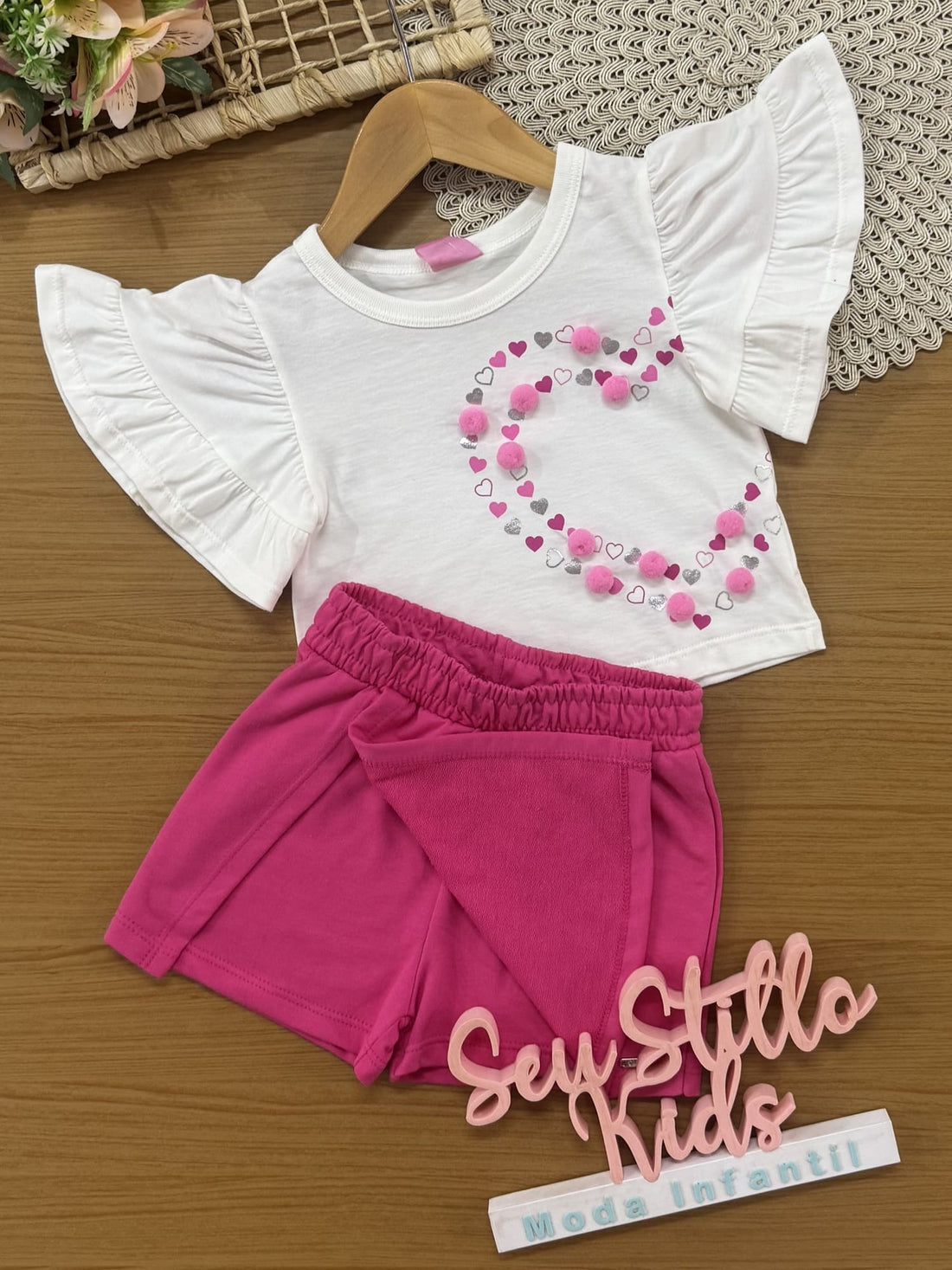 Conjunto Infantil Cinti Verão com Shorts Saia Rosa e Blusa Branca Coração Pompon