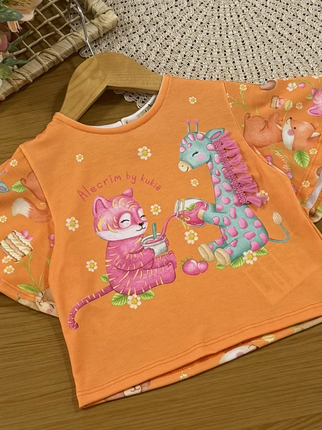 Conjunto Infantil Kukiê Verão com Shorts e Blusa Laranja Tigre