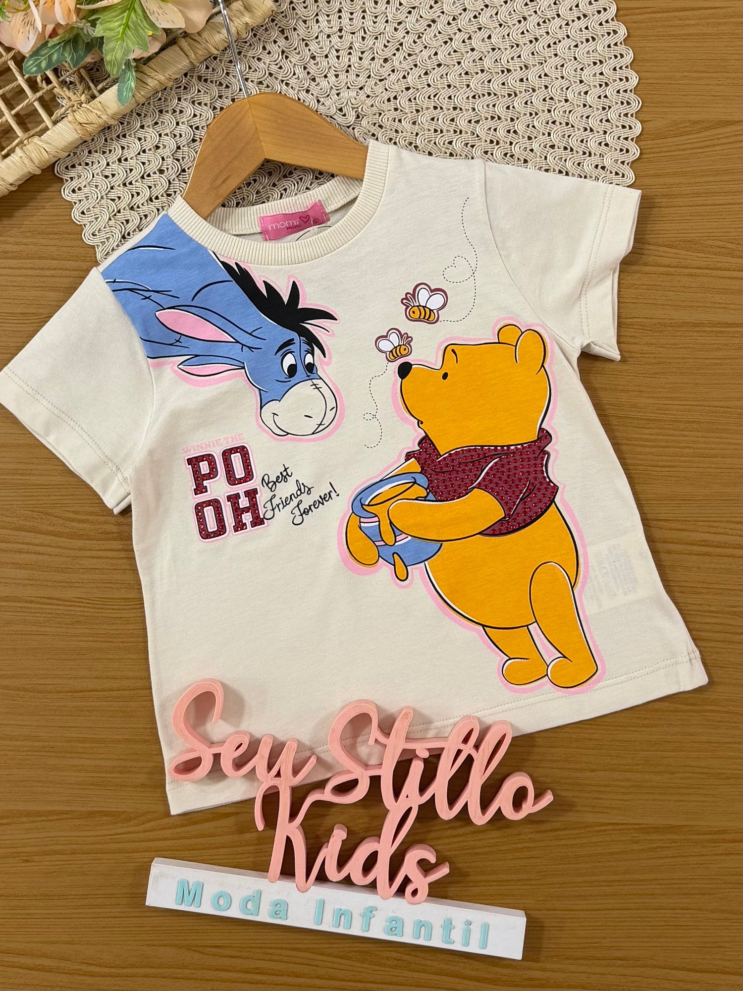 Conjunto Infantil Momi Inverno com Shorts Saia Vinho e Blusa Manga Curta Ursinho Pooh Friends Disney