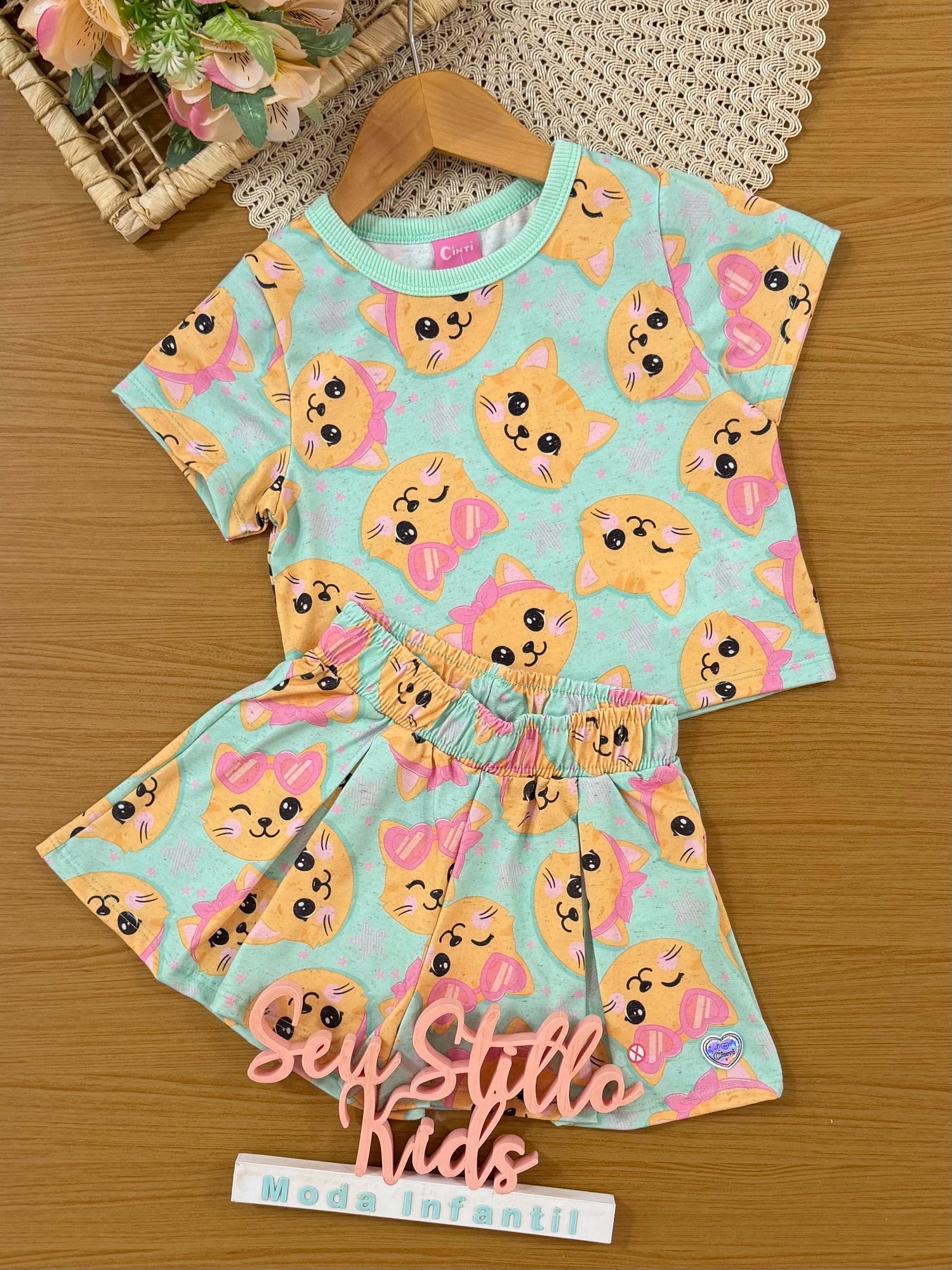 Conjunto Infantil Cinti Verão com Shorts e Blusa Verde Gatinha