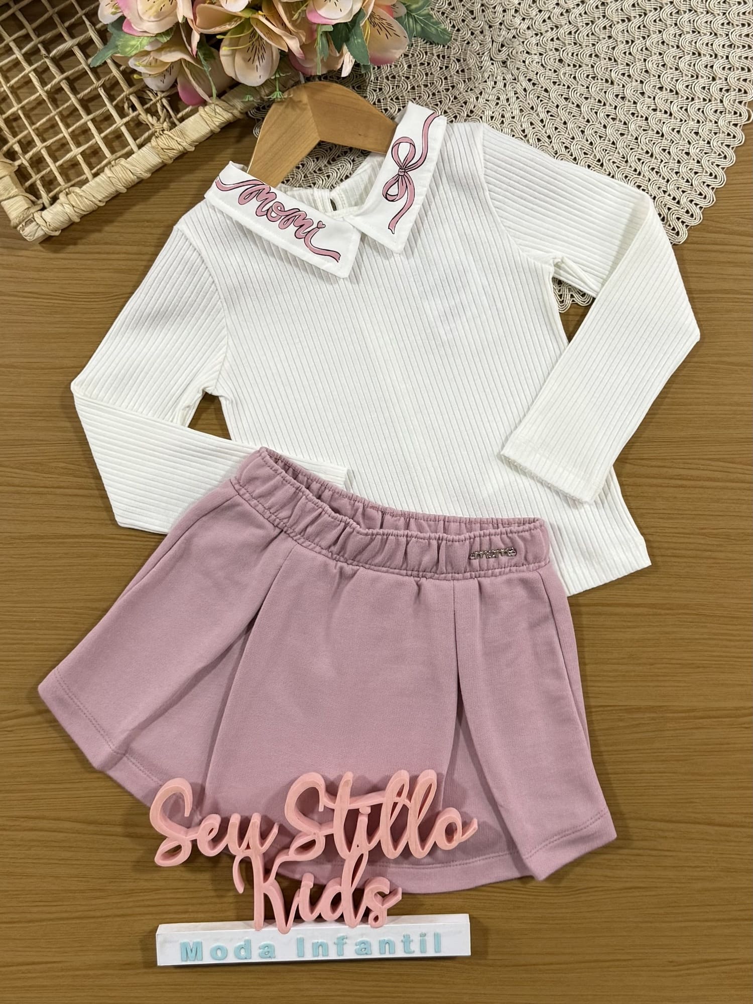Conjunto Infantil Momi Inverno com Shorts Saia Rosa e Blusa Manga Longa Branca Lacinho