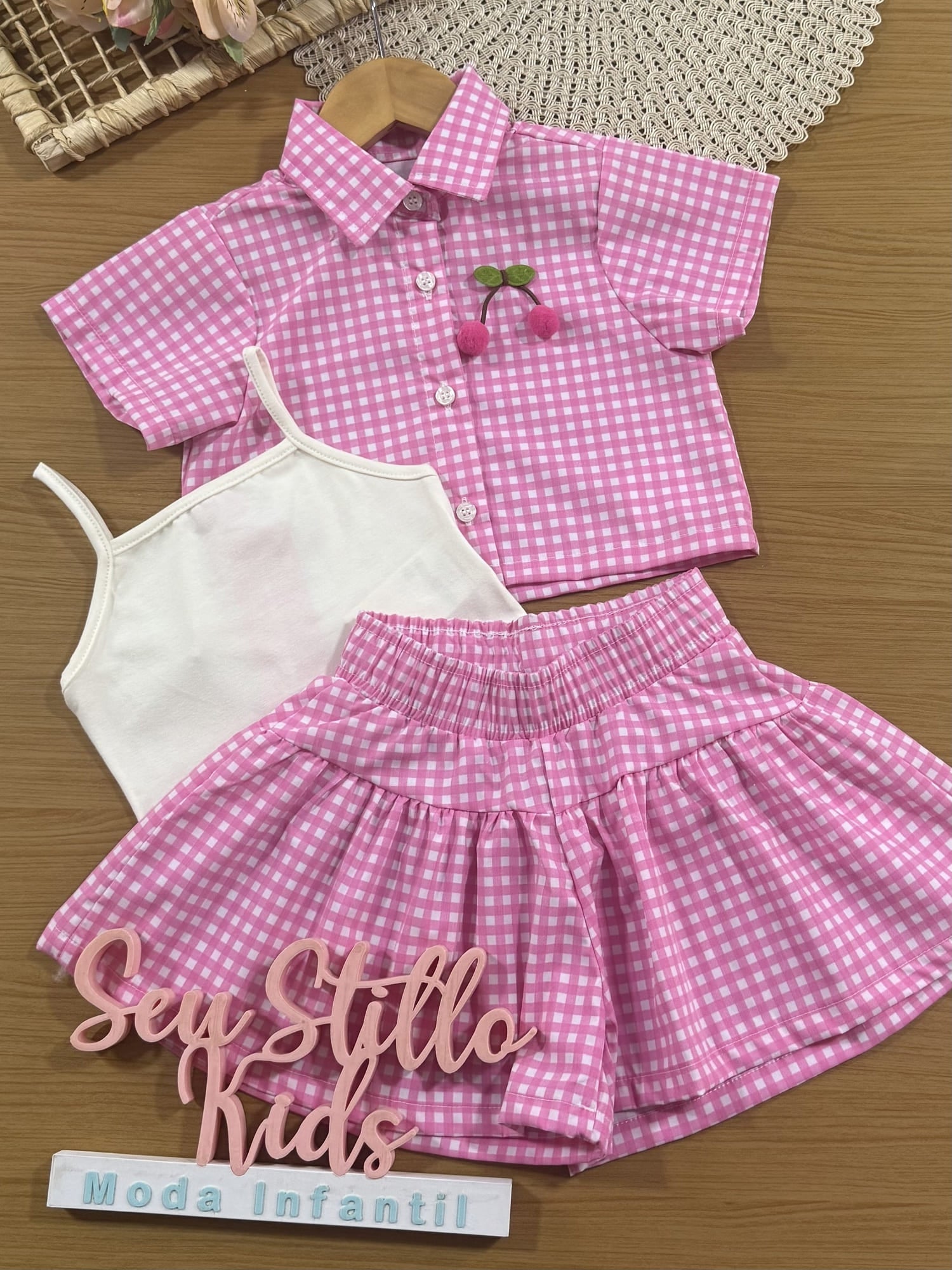 Conjunto Infantil Cinti Verão com Shorts, Blusa e Sobreposição Rosa Xadrez