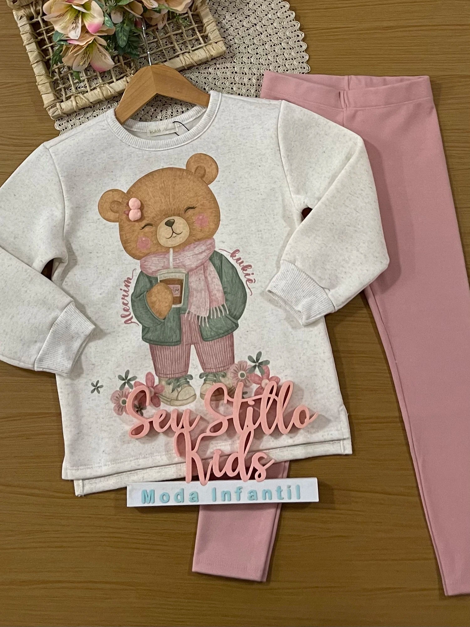 Conjunto Infantil Kukiê Inverno com Calça Legging Rosa e Moletom Flanelado Ursinha Flor