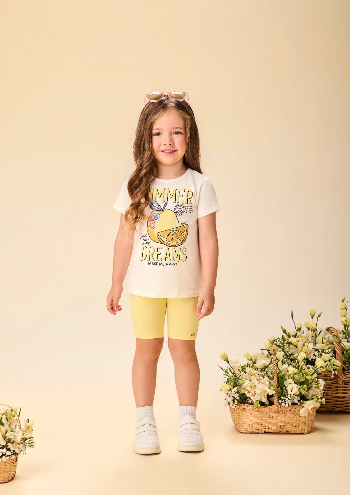 Conjunto Infantil Menina Momi Shorts Ciclista Amarelo e Blusa Laranjinha Strass