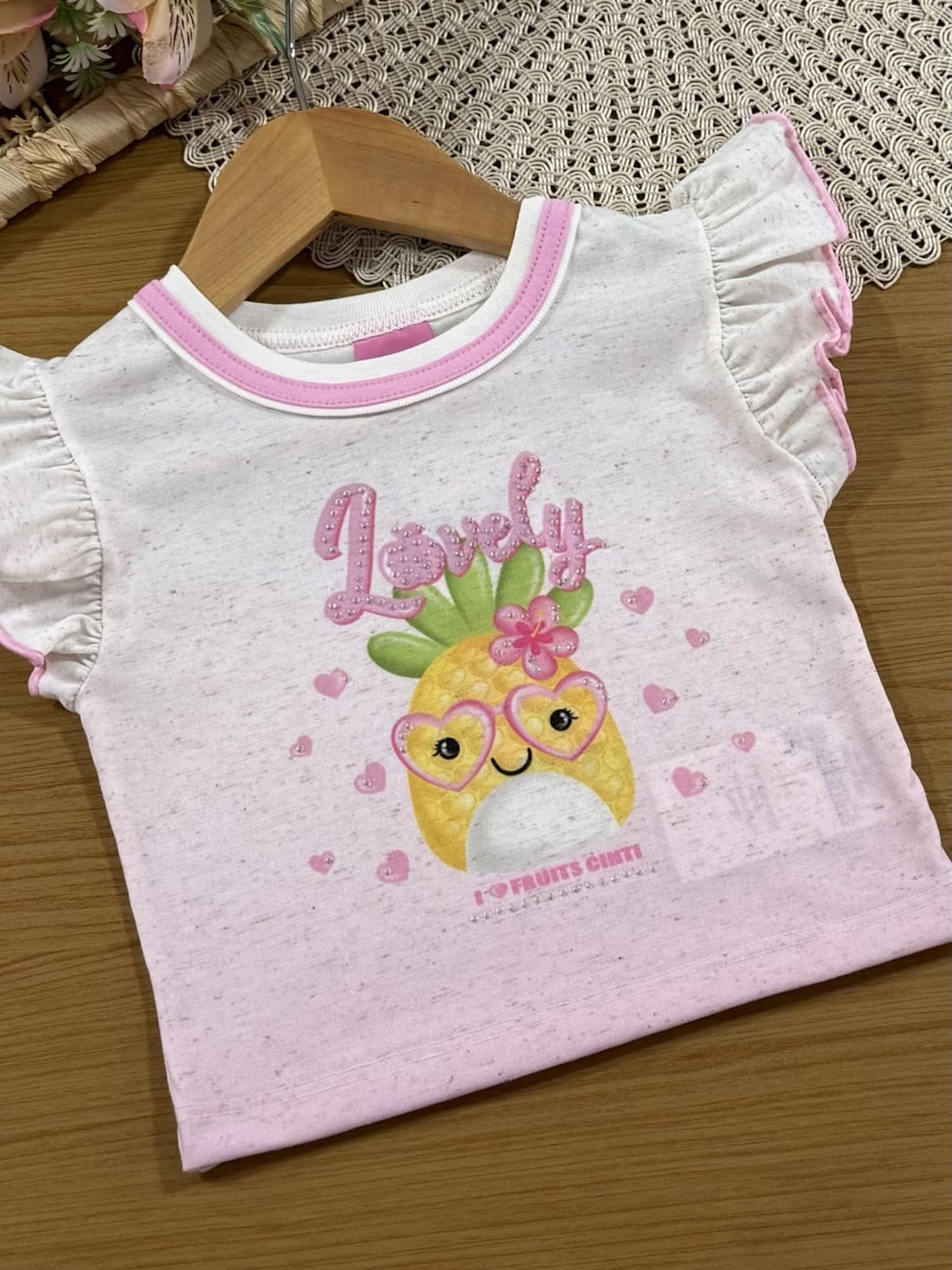 Conjunto Infantil Cinti Verão com Shorts Saia Rosa e Blusa Off White Abacaxi