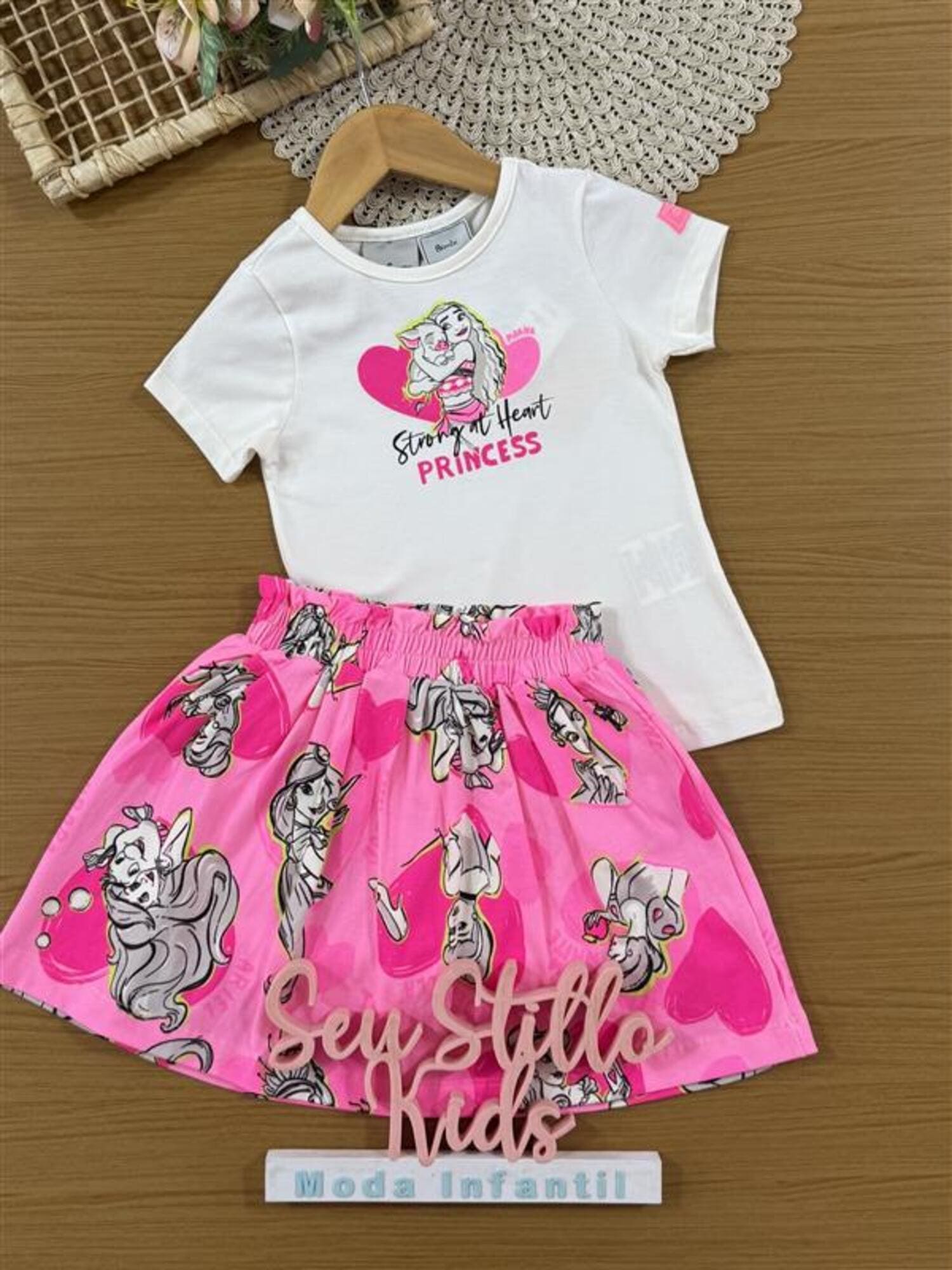 Conjunto Infantil Bimbi Verão com Saia Rosa e Blusa Branca Princesa Moana Disney