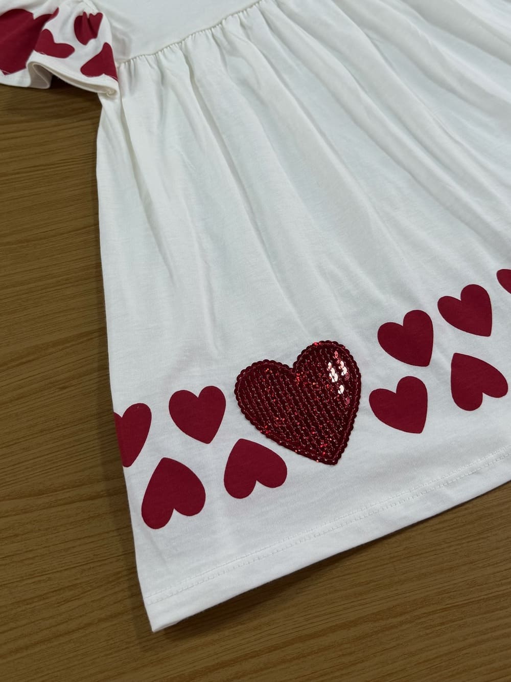 Vestido Infantil Cinti Verão Branco com Corações Vermelhos