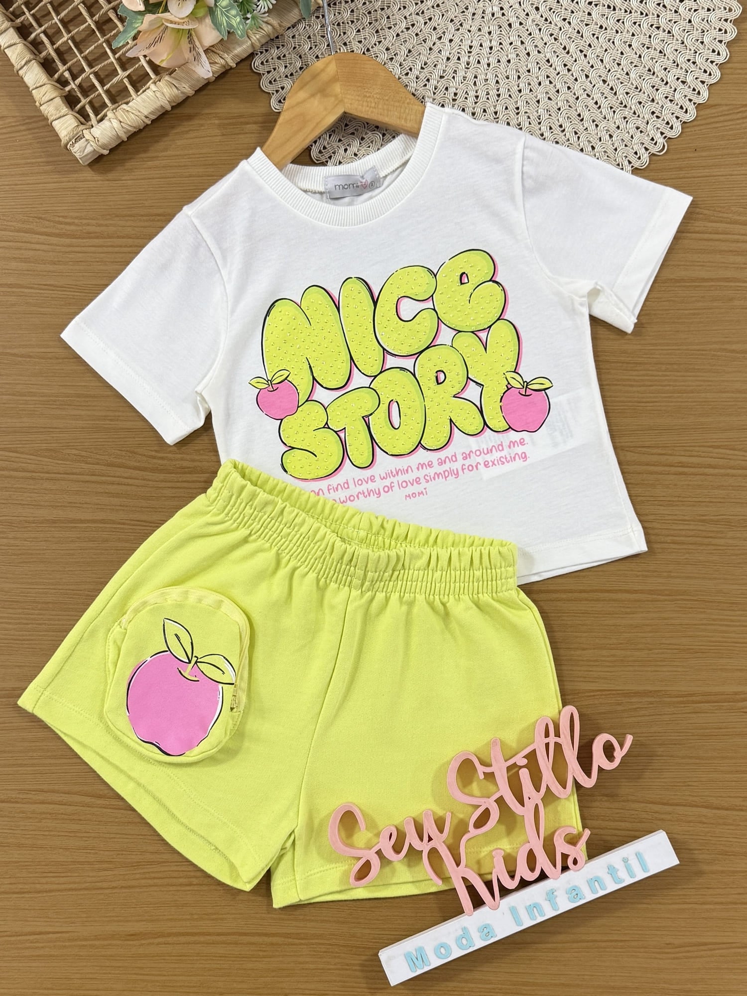 Conjunto Infantil Momi Verão com Shorts Amarelo com Bolsinha e Blusa Branca Nice Story