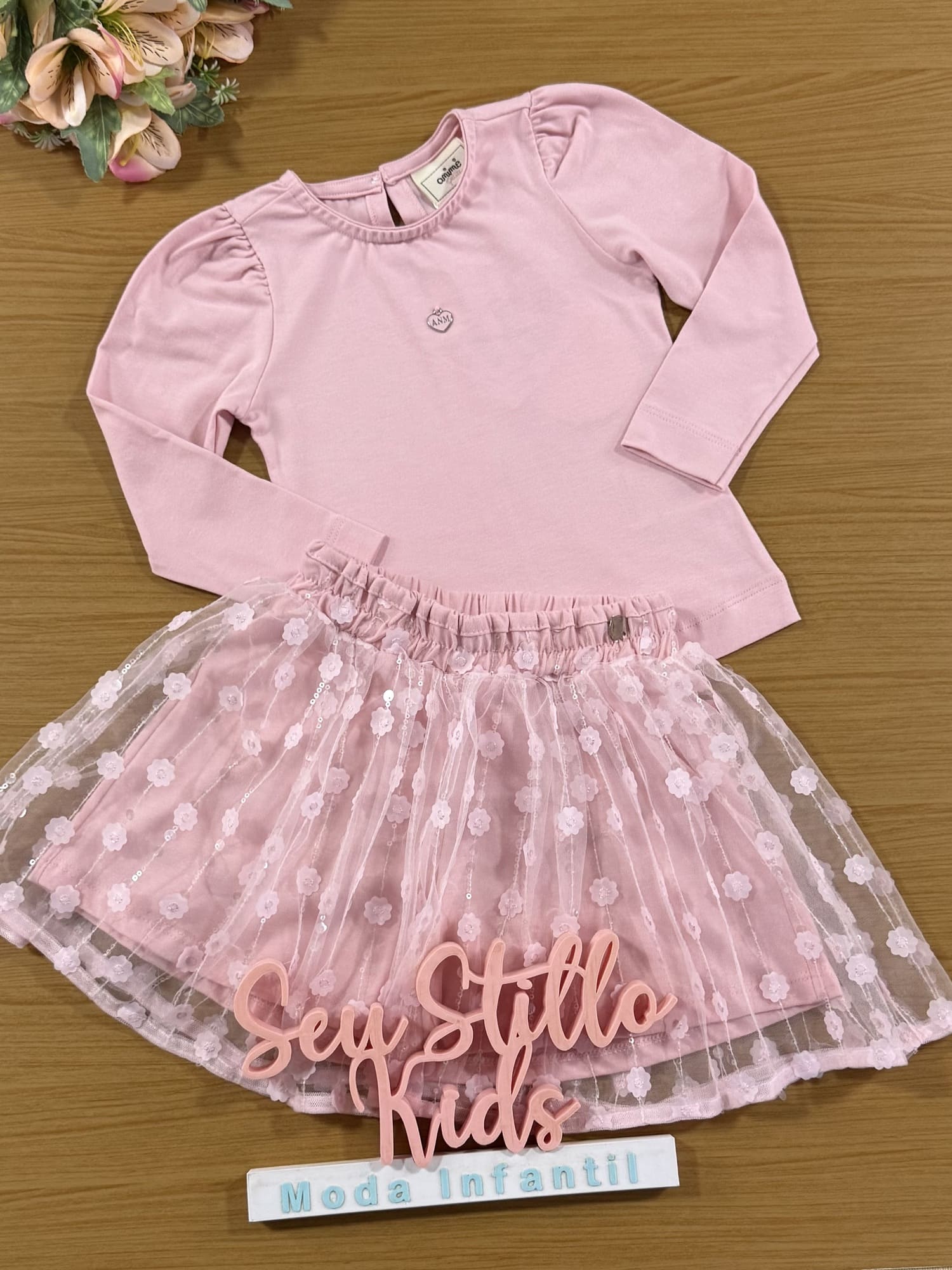 Conjunto Infantil Animê Inverno Com Saia Tule Florzinha e Blusa Rosa