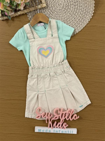 Salopete Infantil Kukiê Verão Off White Coração com Blusa Verde